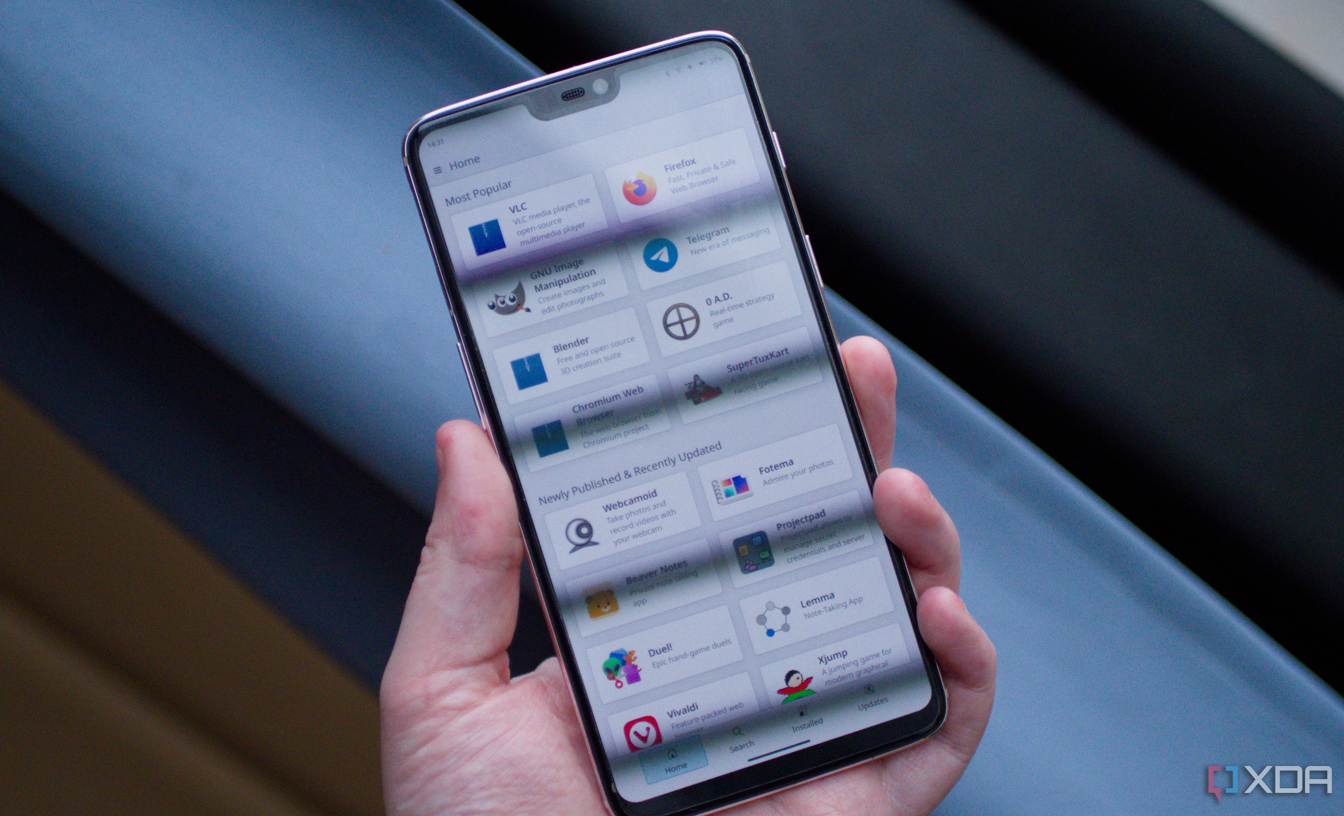 I replaced Android with a full Linux desktop on my old phone, and it's ...