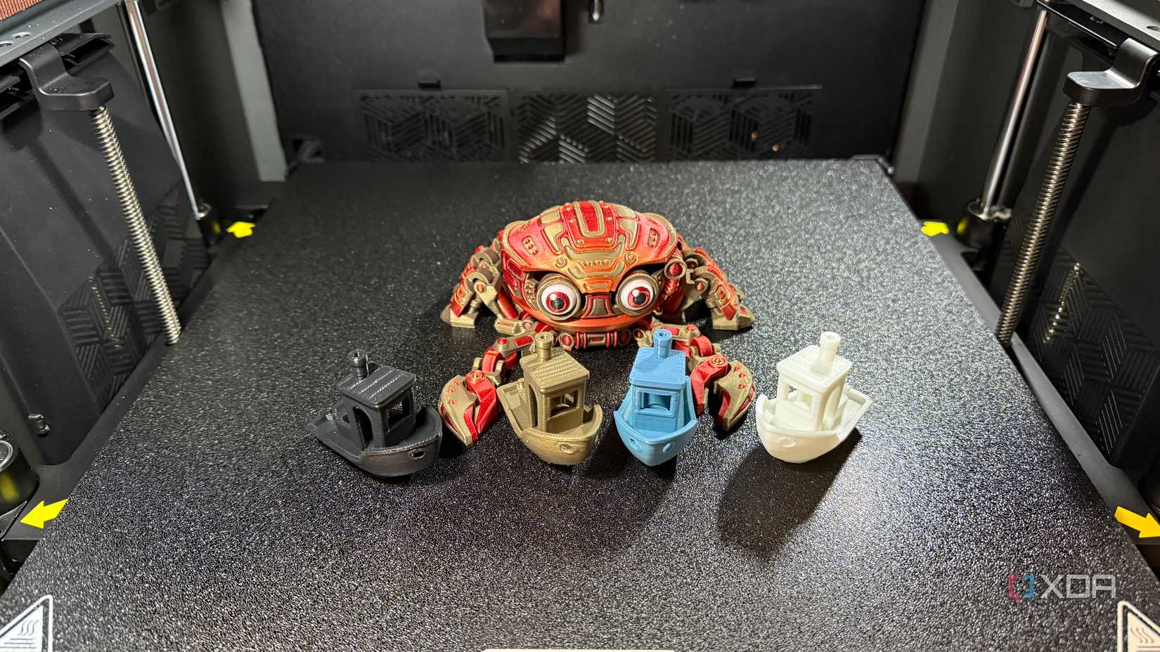 Cangrejo cibernético con bancos de Flexi Factory