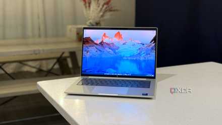 hp elitebook 8 g1i 14 on the kitchen counter
