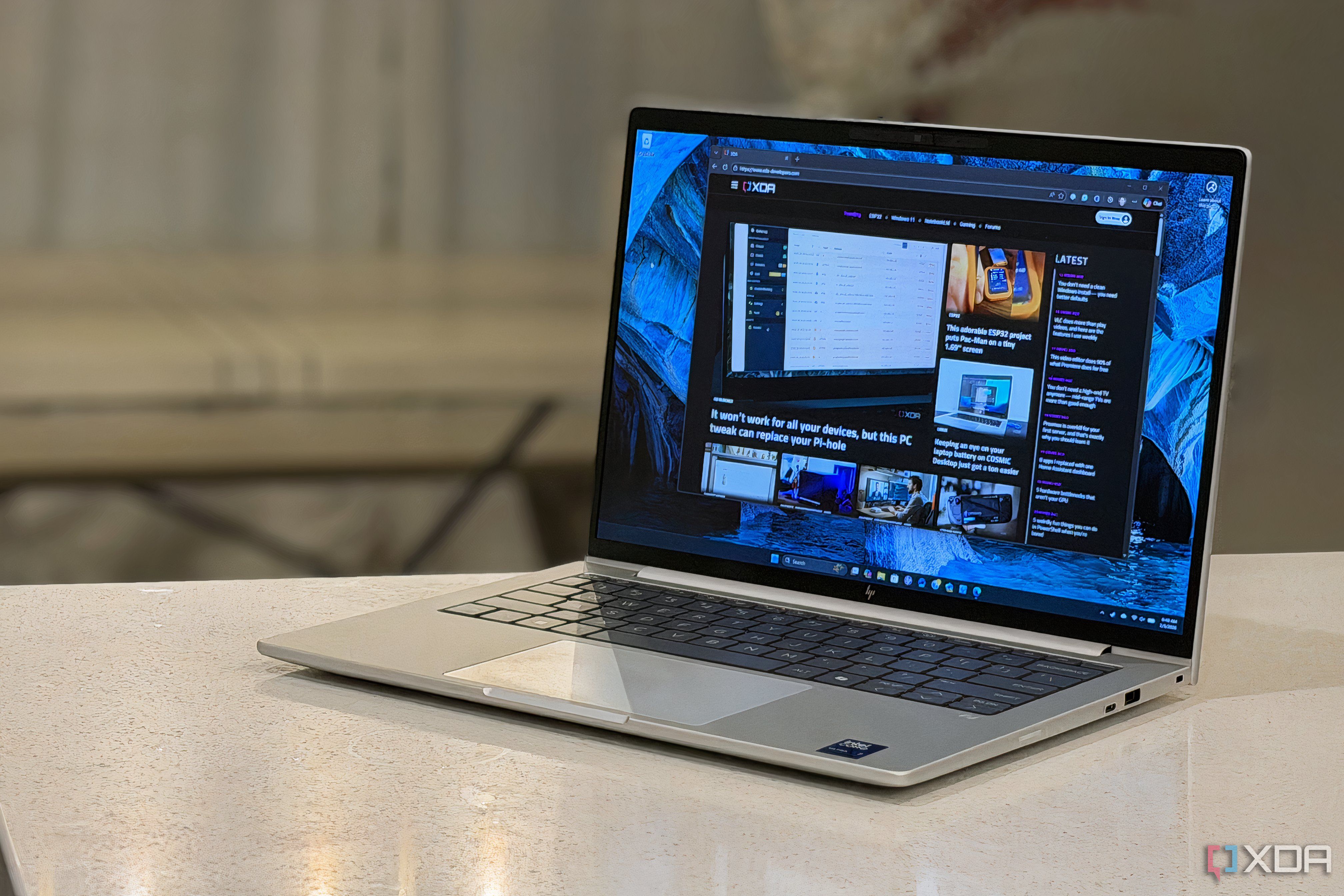 hp elitebook 8 g1i 14 displaying the xda website