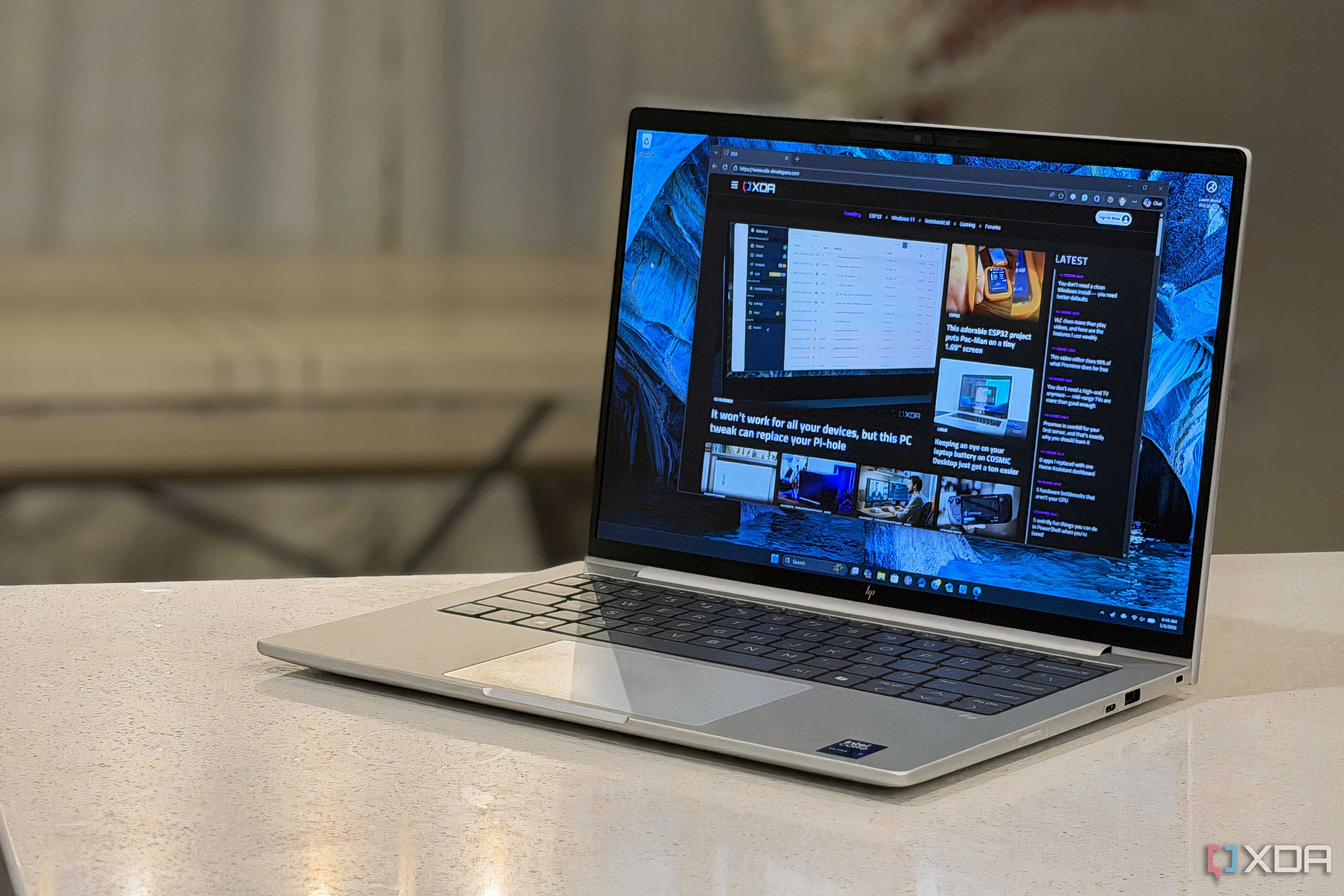 hp elitebook 8 g1i 14 displaying the xda website