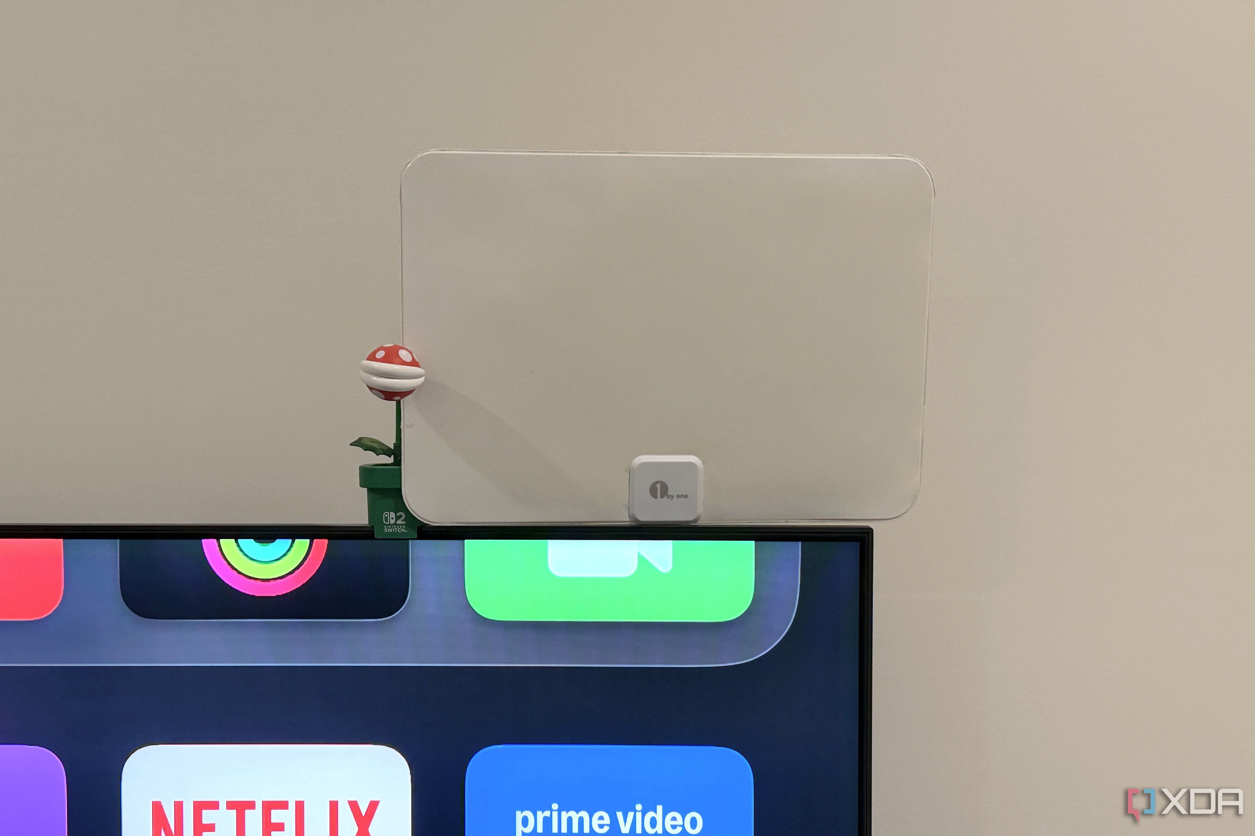 hd antenna on top of tv