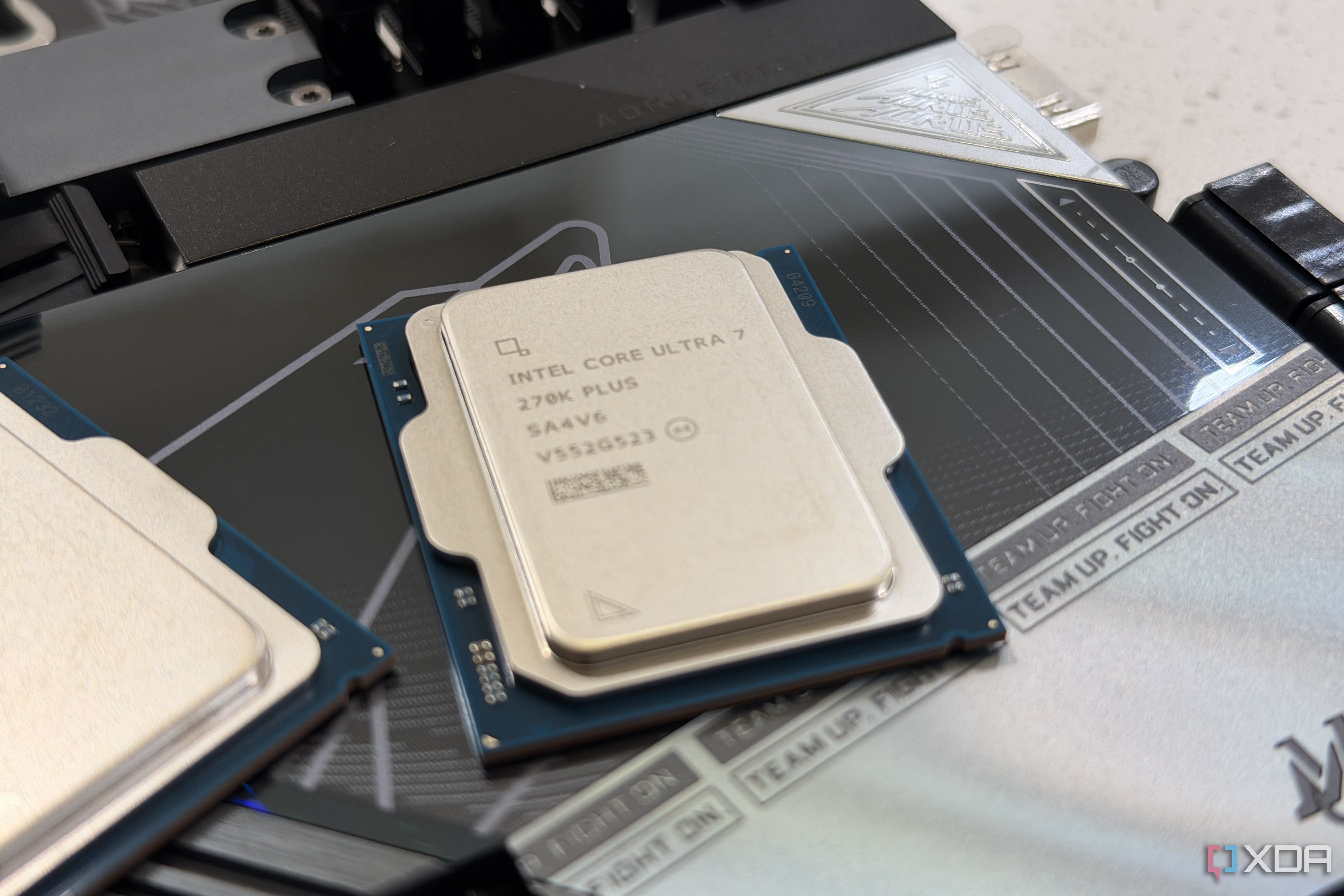 intel core ultra 7 270k plus cpu on motherboard shroud