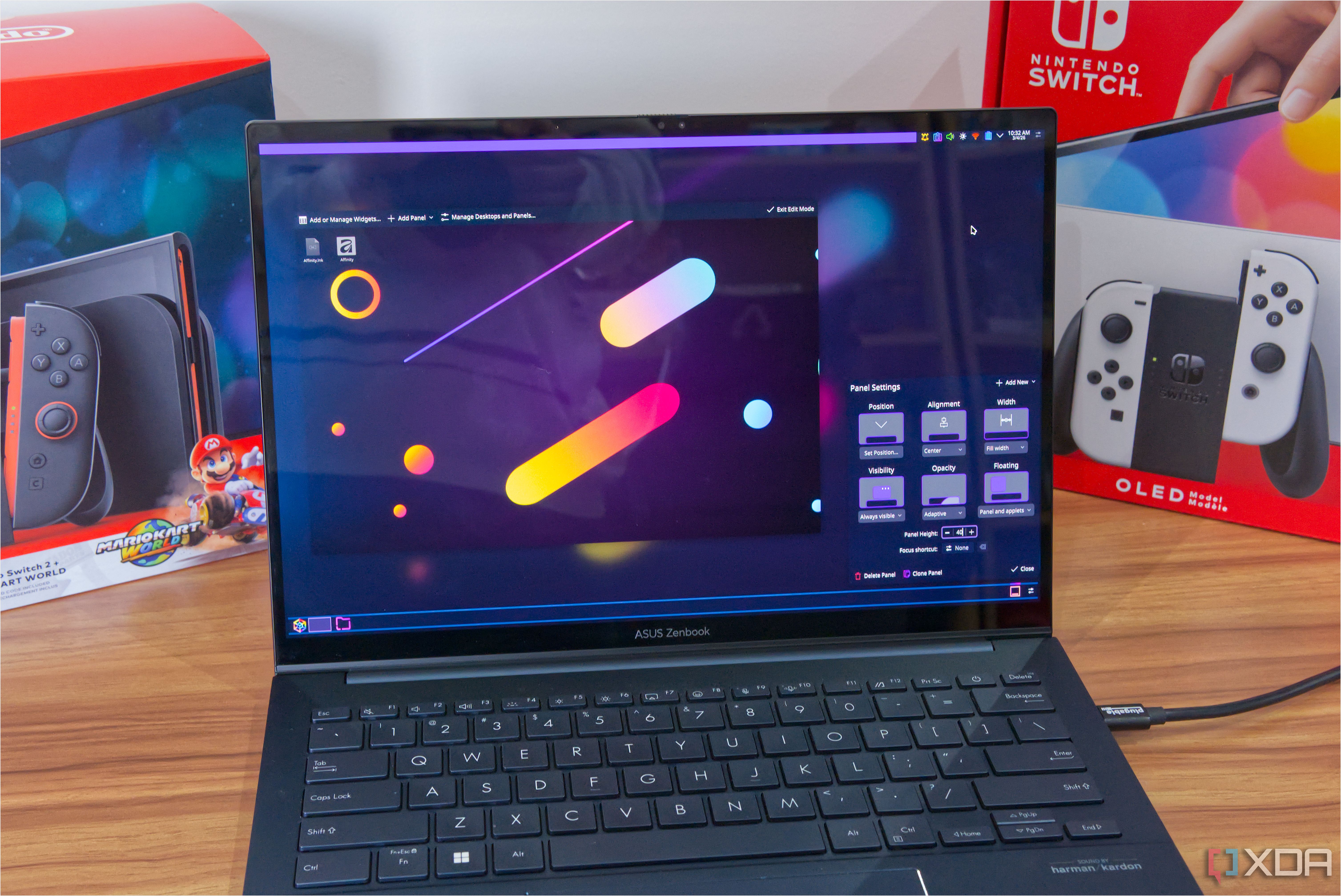 Una computadora portátil usando el editor del panel KDE Plasma