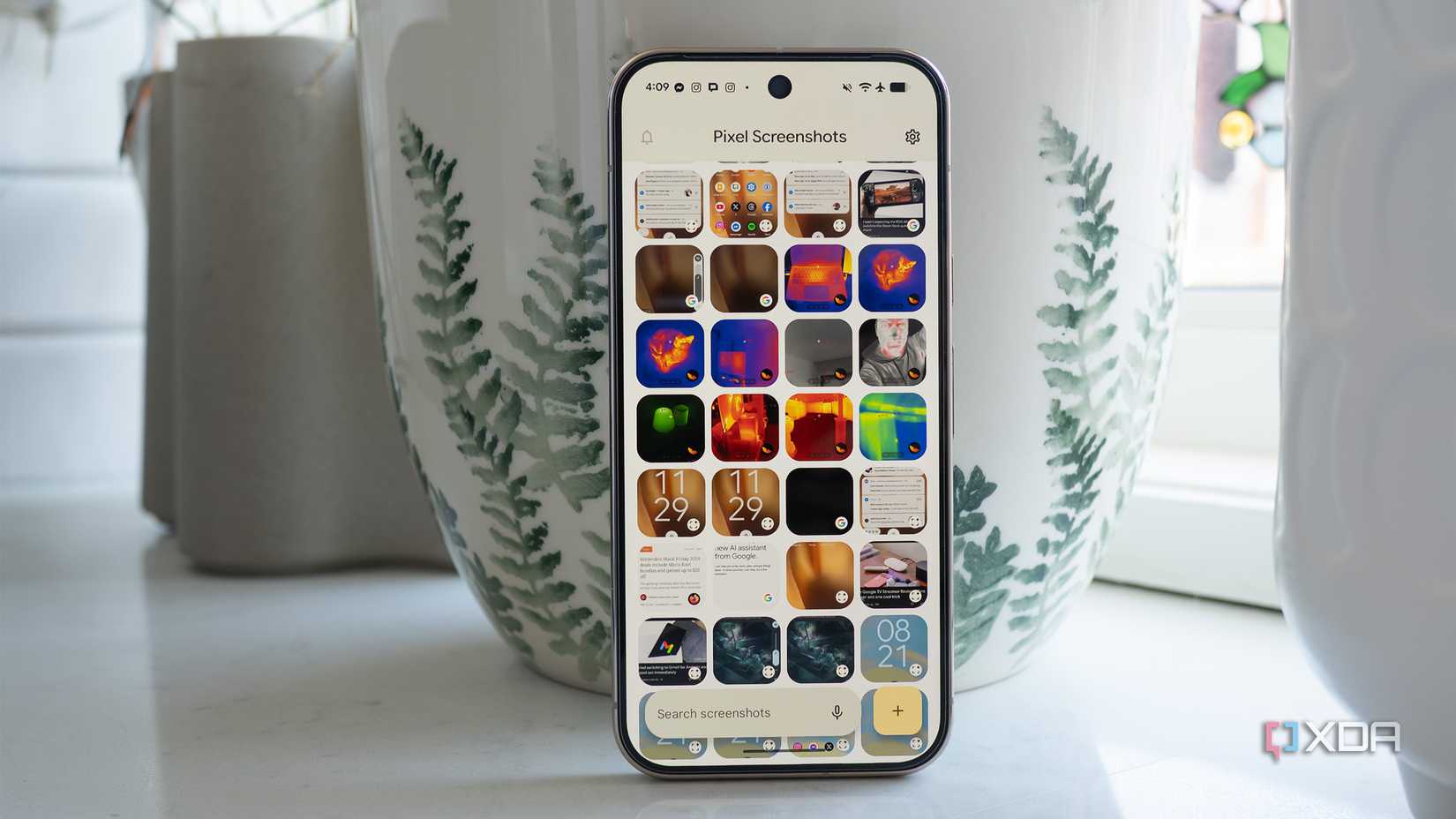 The Pixel 10's Screenshots app 