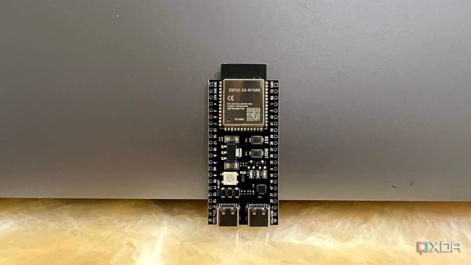 Suiveur ESP32 DIY pour avions et lancements spatiaux sur votre bureau