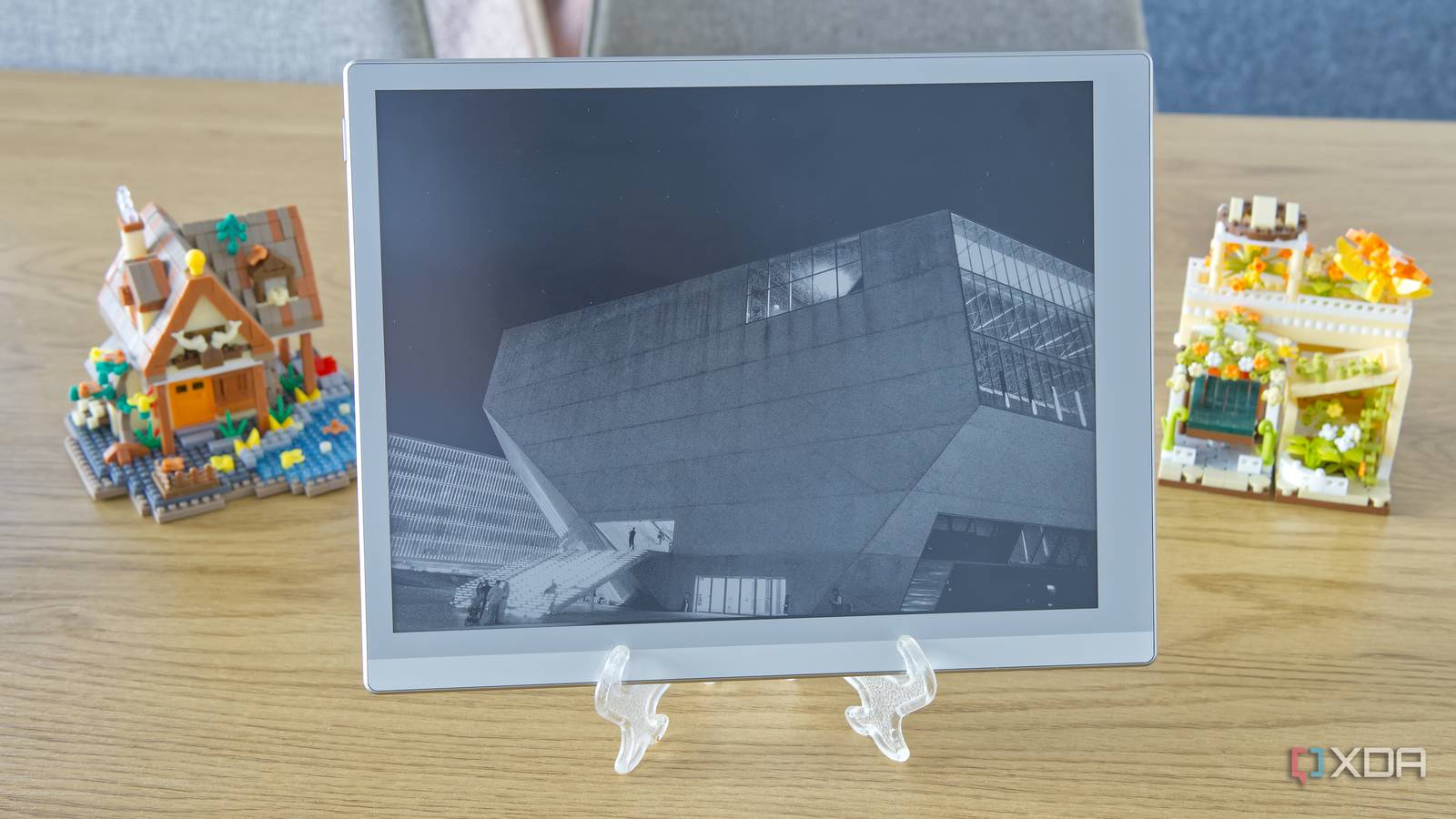 I turned my Boox e-ink tablet into a photo frame, and it's the most unique smart device I own