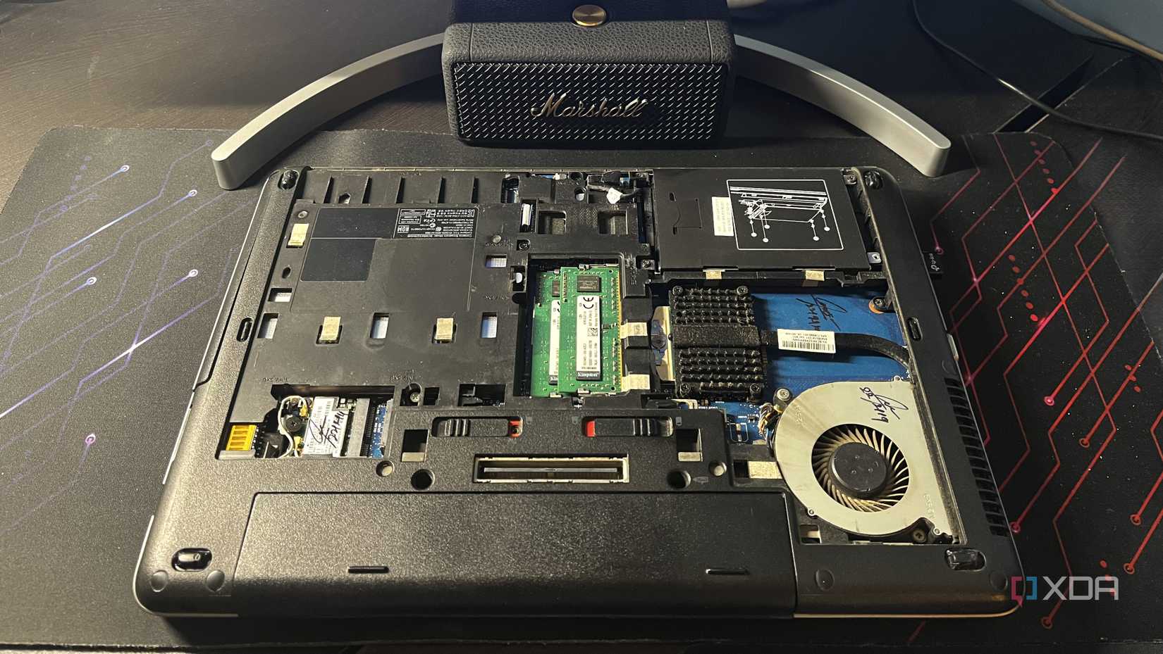 back panel of HP laptop removed to repair the components