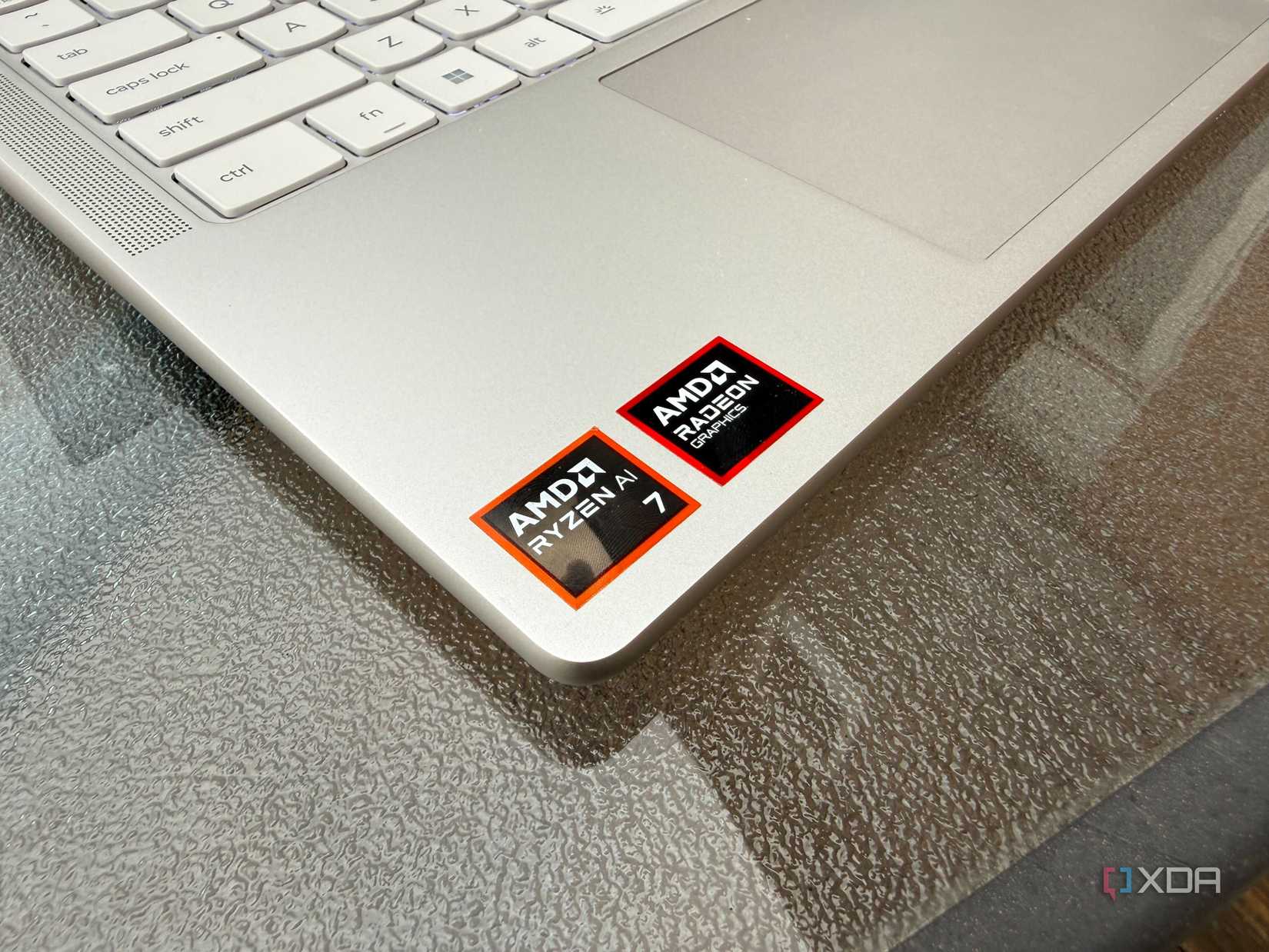 lenovo-yoga-7a-laptop-amd-review-windows-OLED (18)