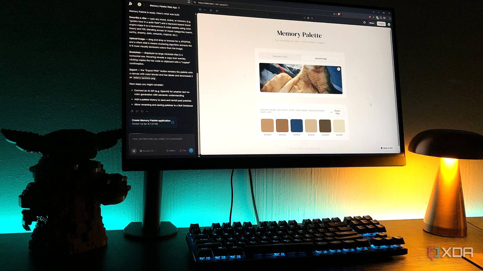 Replit arayüzü masaüstü bilgisayarda, yanında lamba ve Lego parçalarıyla vibe coding gösterimi
