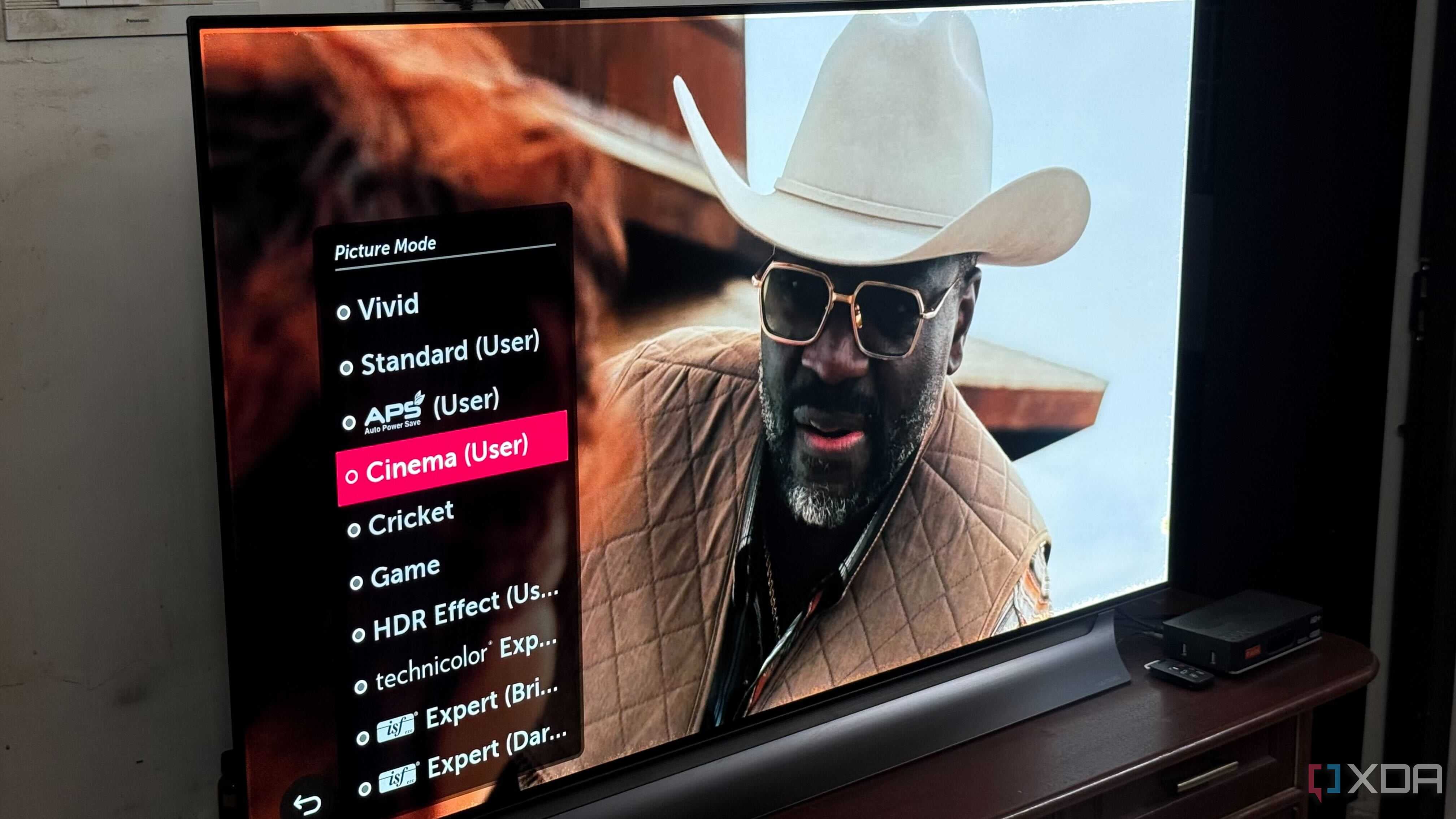Cinema mode in LG C8 OLED TV