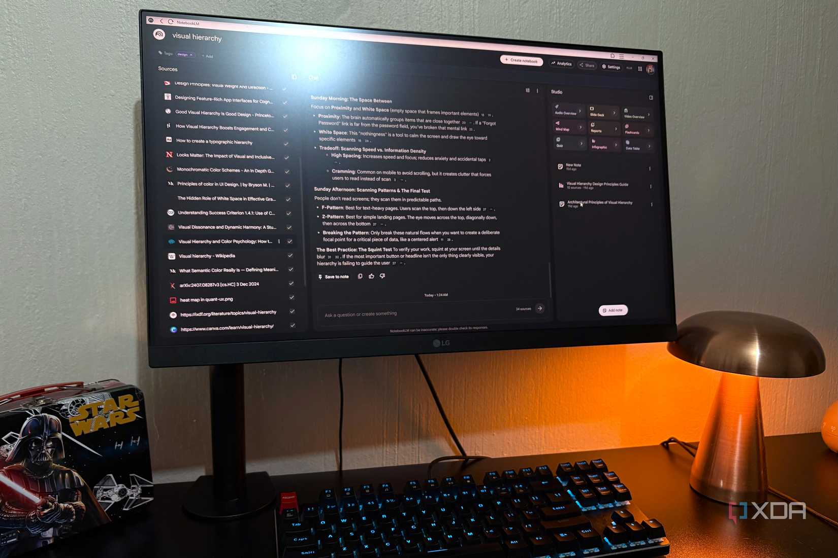 デスクトップ PC 上の NotebookLM、ボックスおよびランプ表示