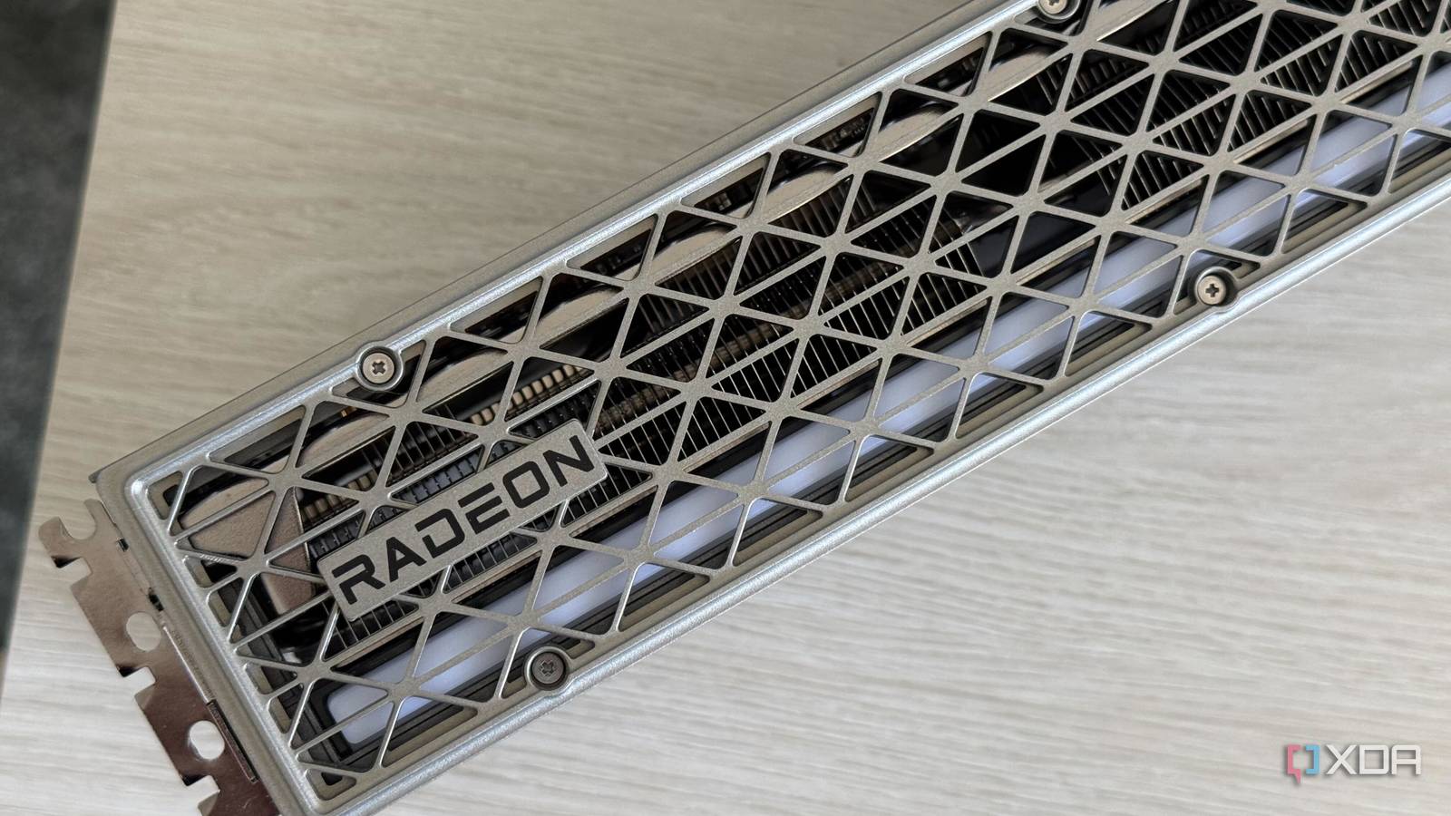 O RX 9070 GRE era exclusivo da China e pode ser o Radeon com melhor relação custo-benefício que você pode comprar.