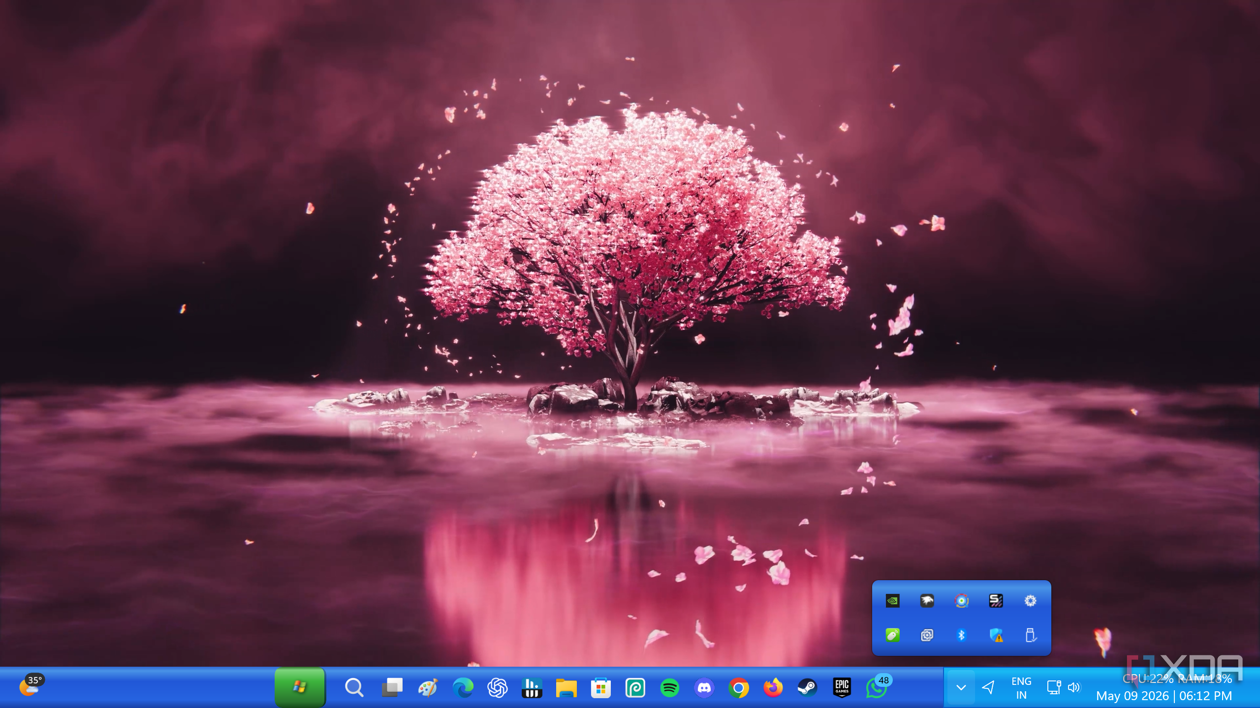 My Windows 11 PC now has the iconic Windows XP taskbar, and it's ...