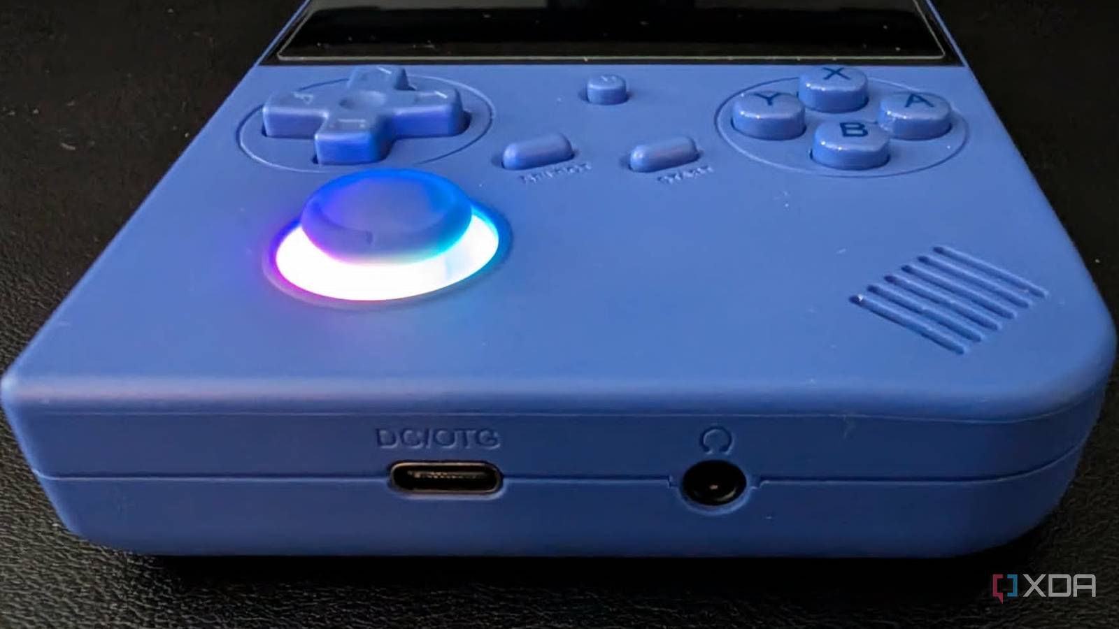 You can now buy replacement joysticks and screens directly from Anbernic instead of ditching your handheld