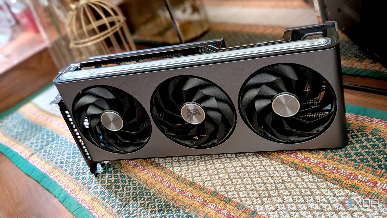 A AMD está oferecendo a seus usuários a melhor atualização de GPU deste ano, e não é uma GPU