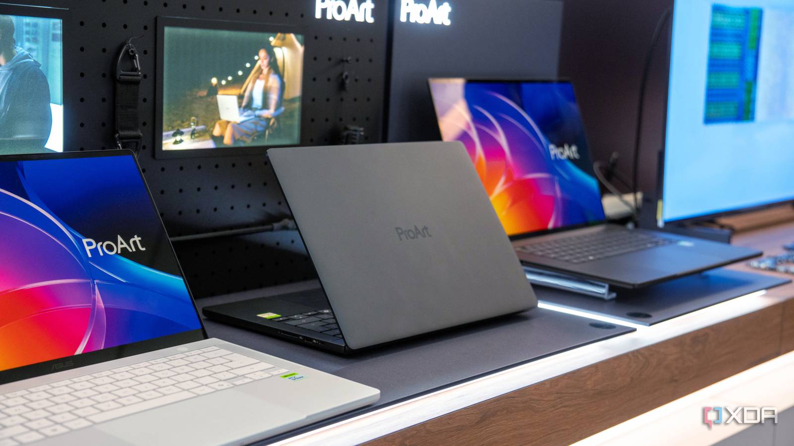 O RTX Spark da Nvidia é o sonho de qualquer desenvolvedor, mas o Ryzen AI Max+ da AMD é o que a maioria das pessoas realmente precisa para IA nativa.