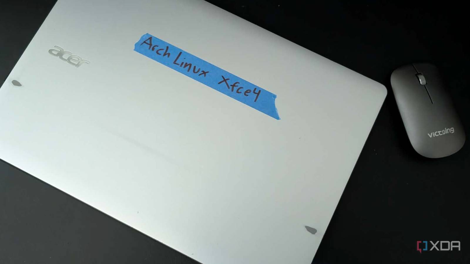 I gave my old Chromebook new life by making it look like Windows 95 using the XFCE desktop environment