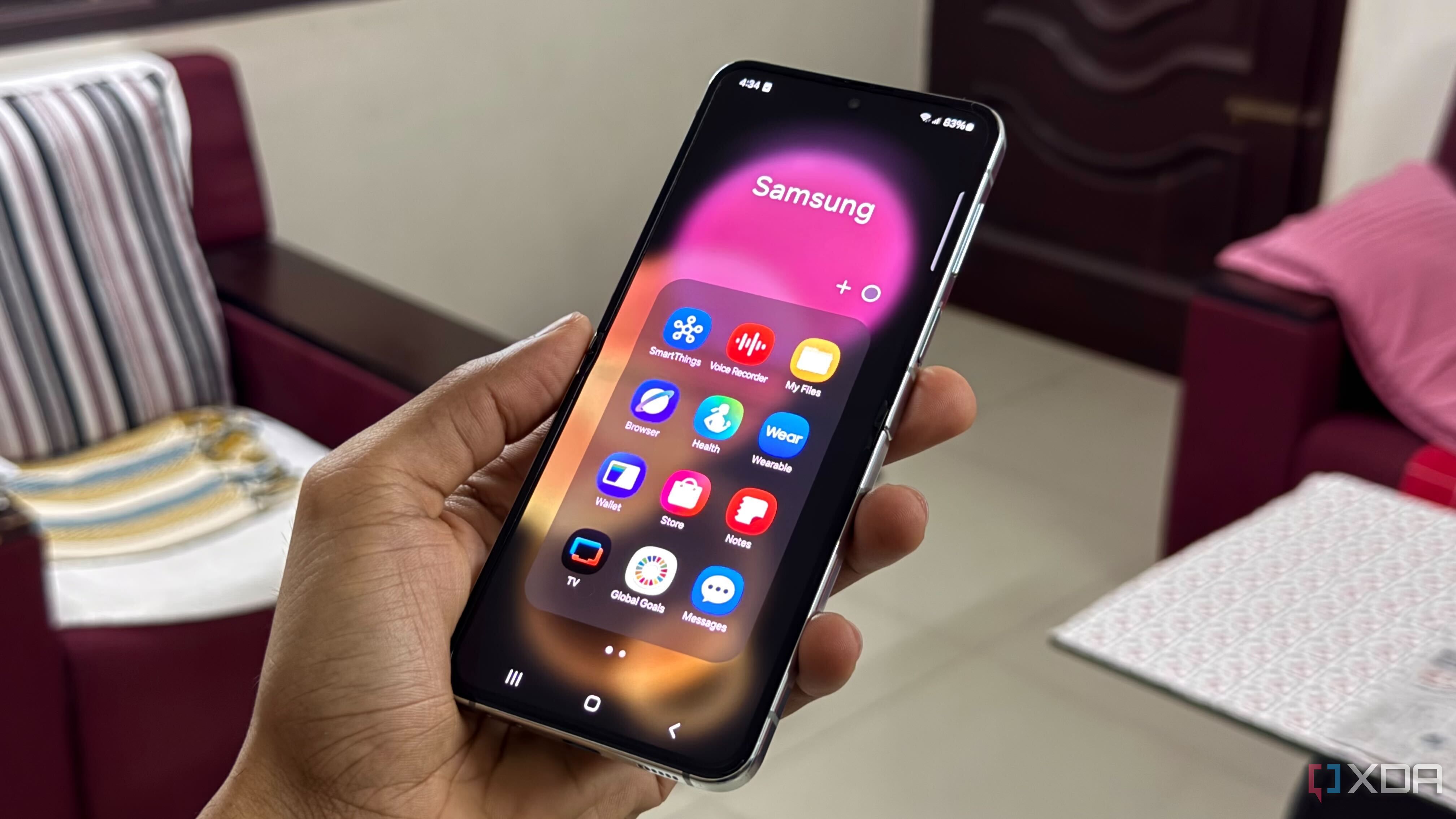 Galaxy Z Flip 5 showing Samsung apps preinstalled