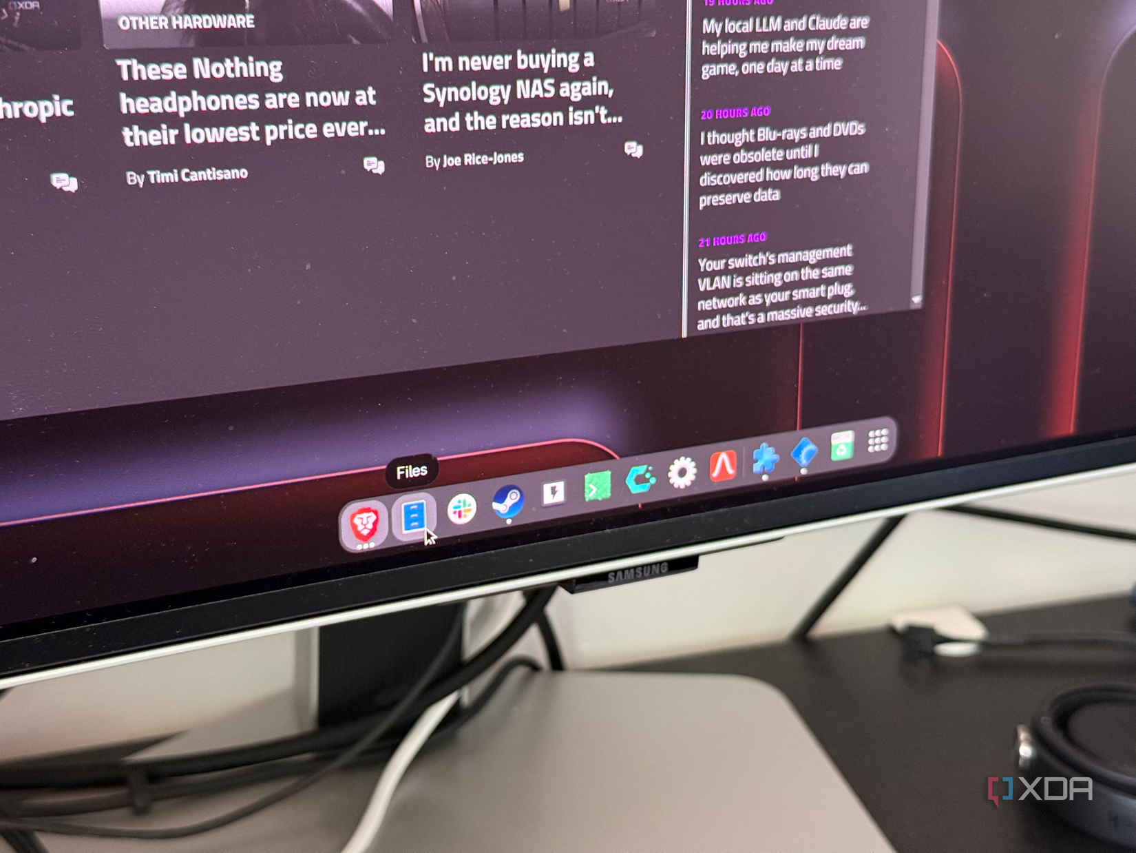 A photo of a GNOME dock running Dash to Dock