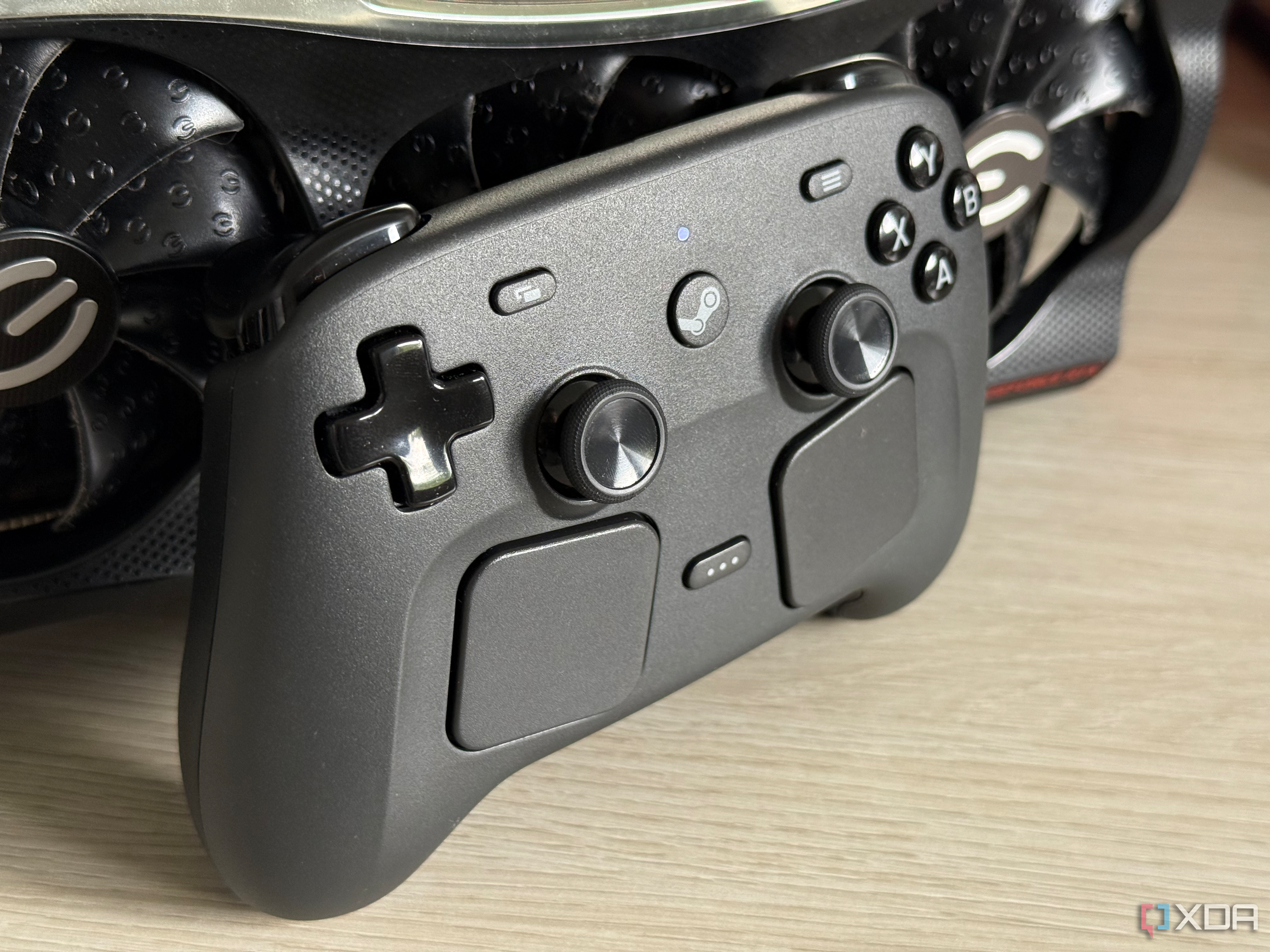 Steam Controller 本体【必読】 The Steam Controller is the new crown jewel of my couch gaming