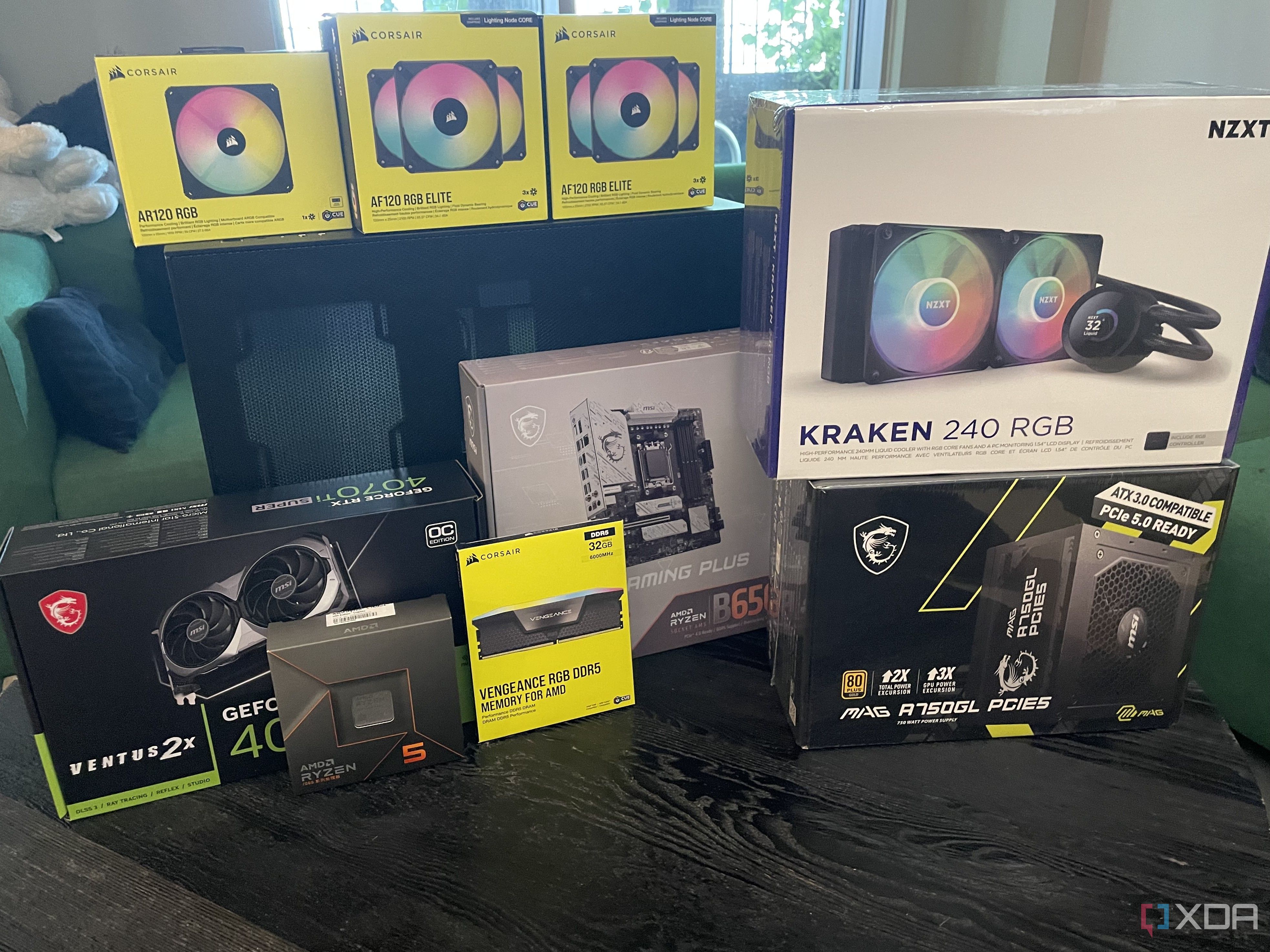 Various PC components. 