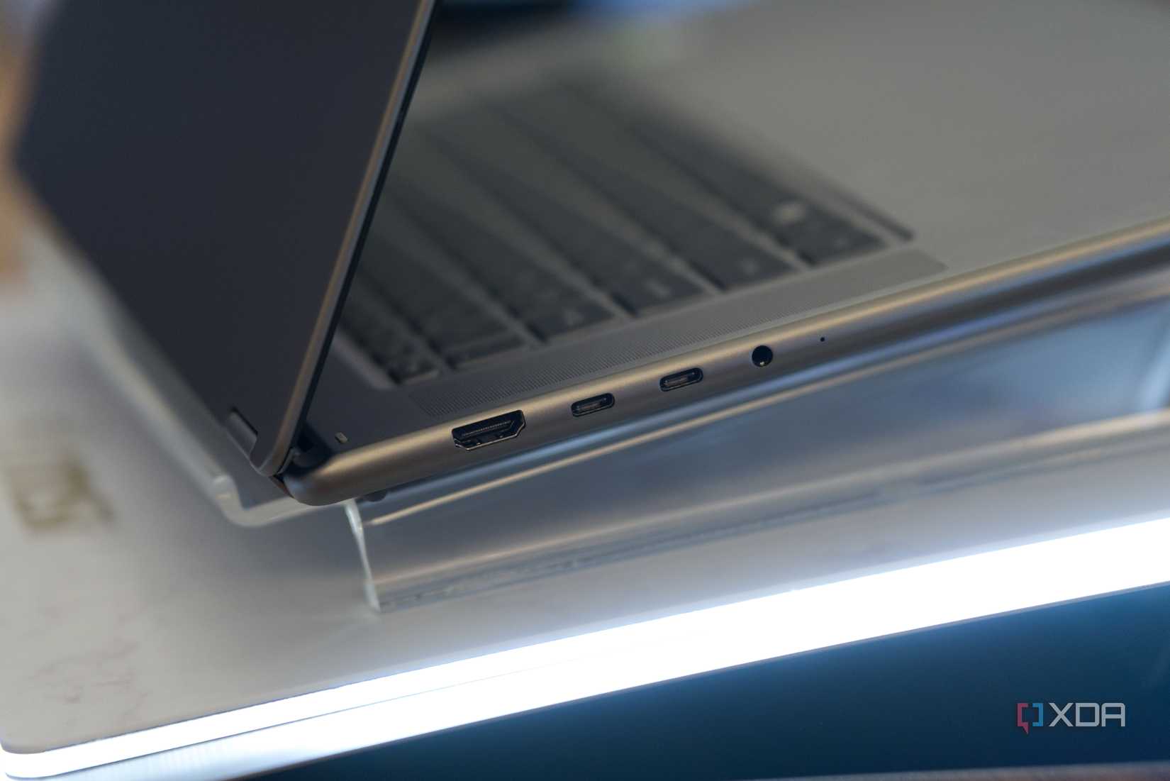 MSI Prestige N16 Flip AI+ showing USB ports and hinge