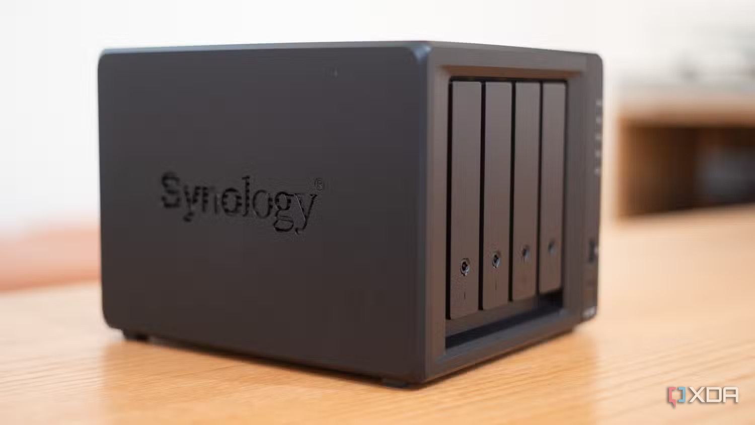 synology ds925 plus side profile
