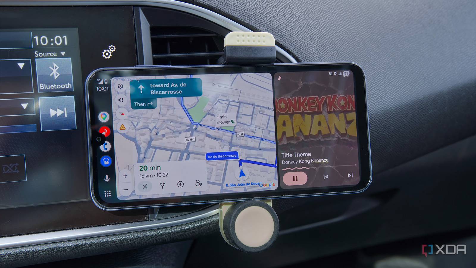 Meu telefone antigo tem uma tela Android Auto melhor do que a unidade principal pela qual quase paguei