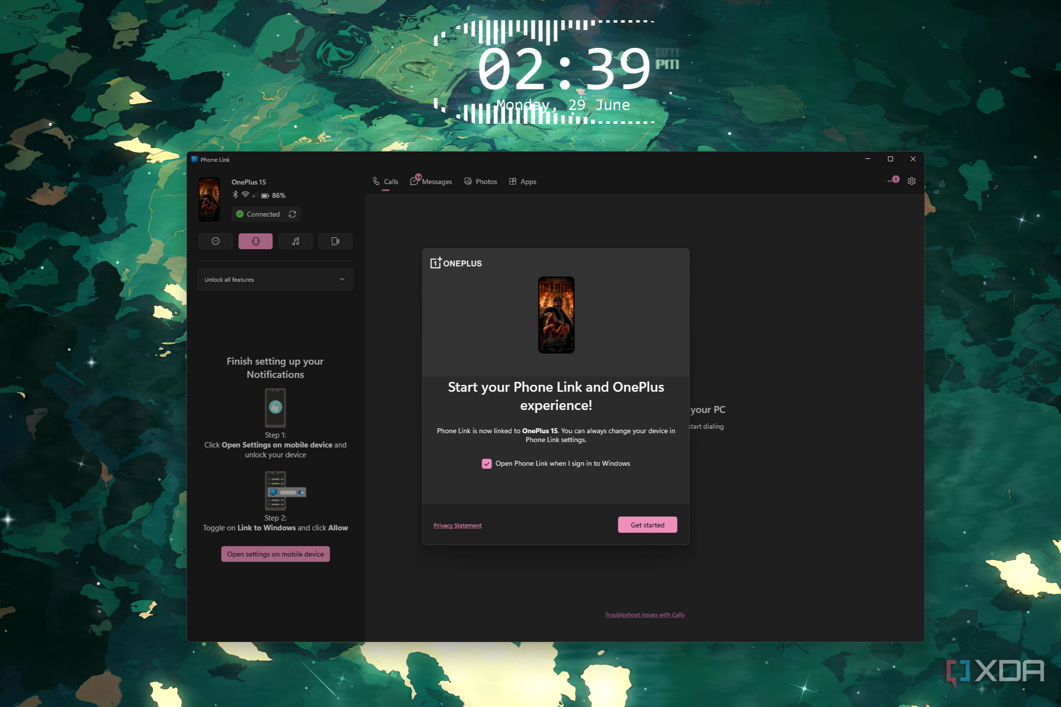 Screenshot of Windows 11 desktop showing Phone Link launch-screen