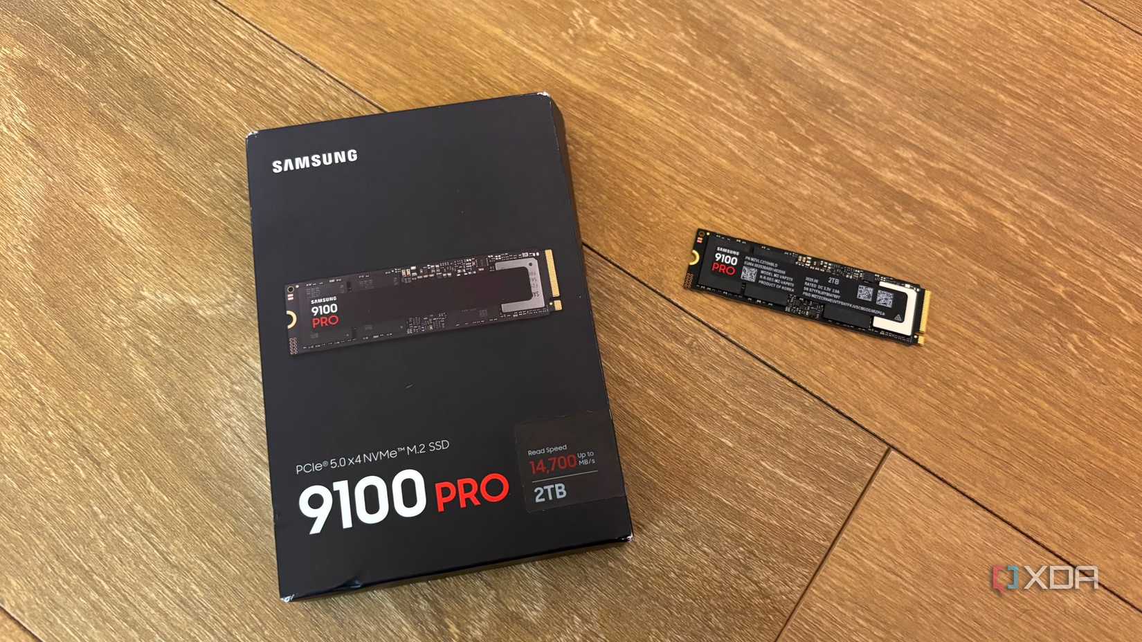 SSD Samsung 9100 pro рядом с коробкой на полу