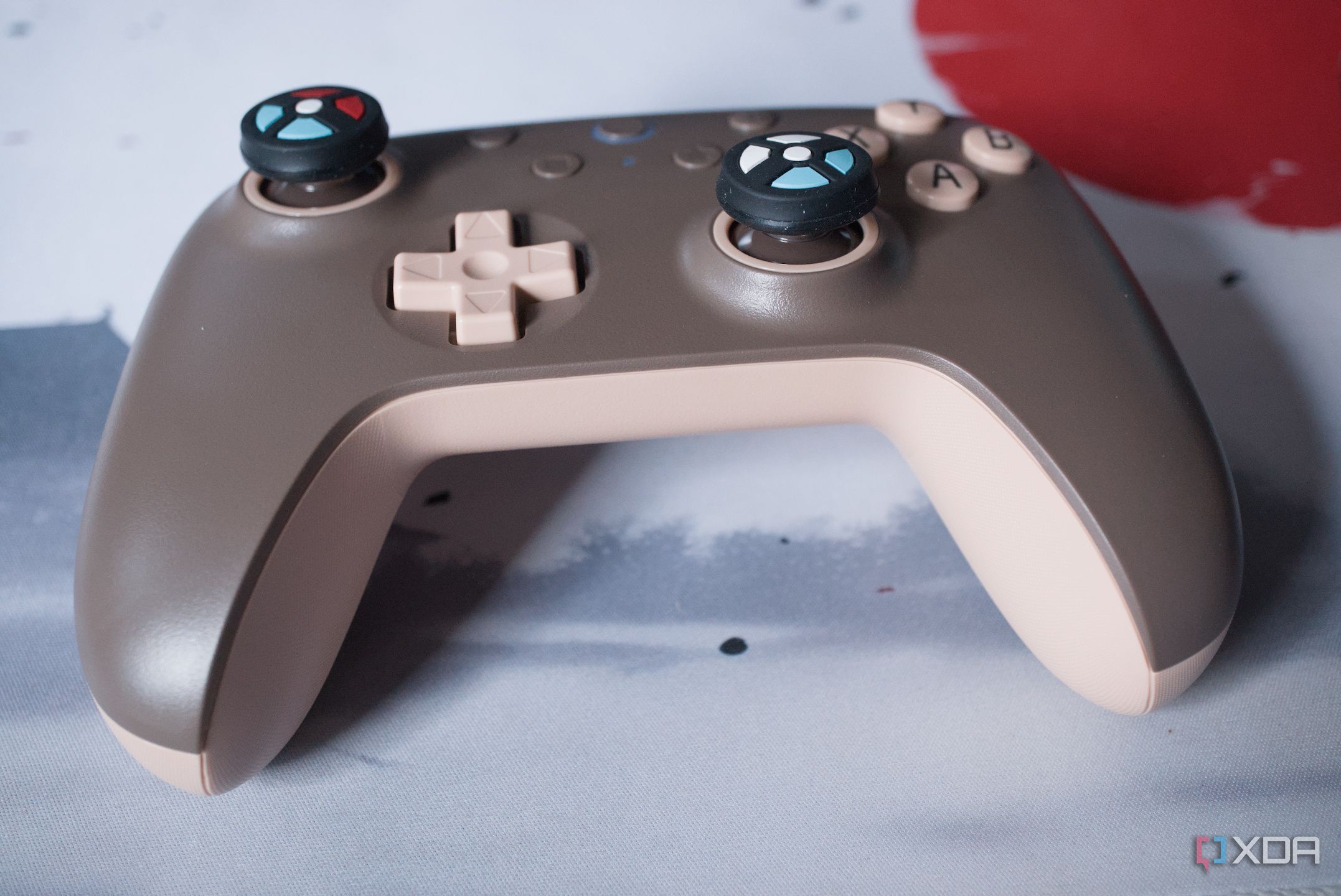 Вид спереди на геймпад 8BitDo Ultimate 2C