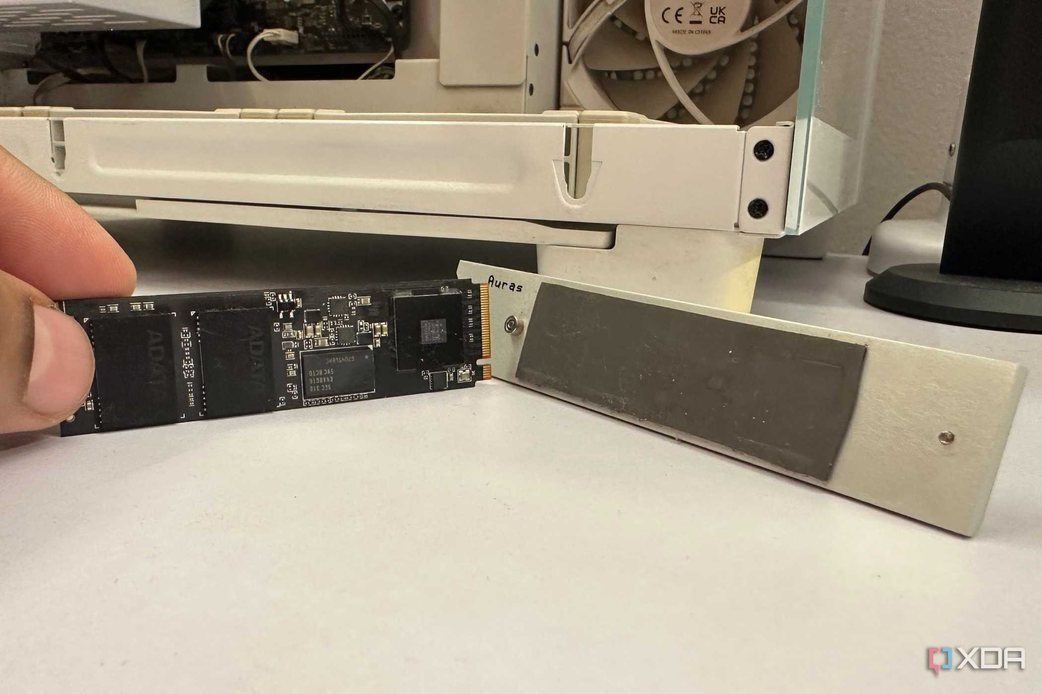 adata-xpg-s70-blade-2tb-ssd-and-heatsink