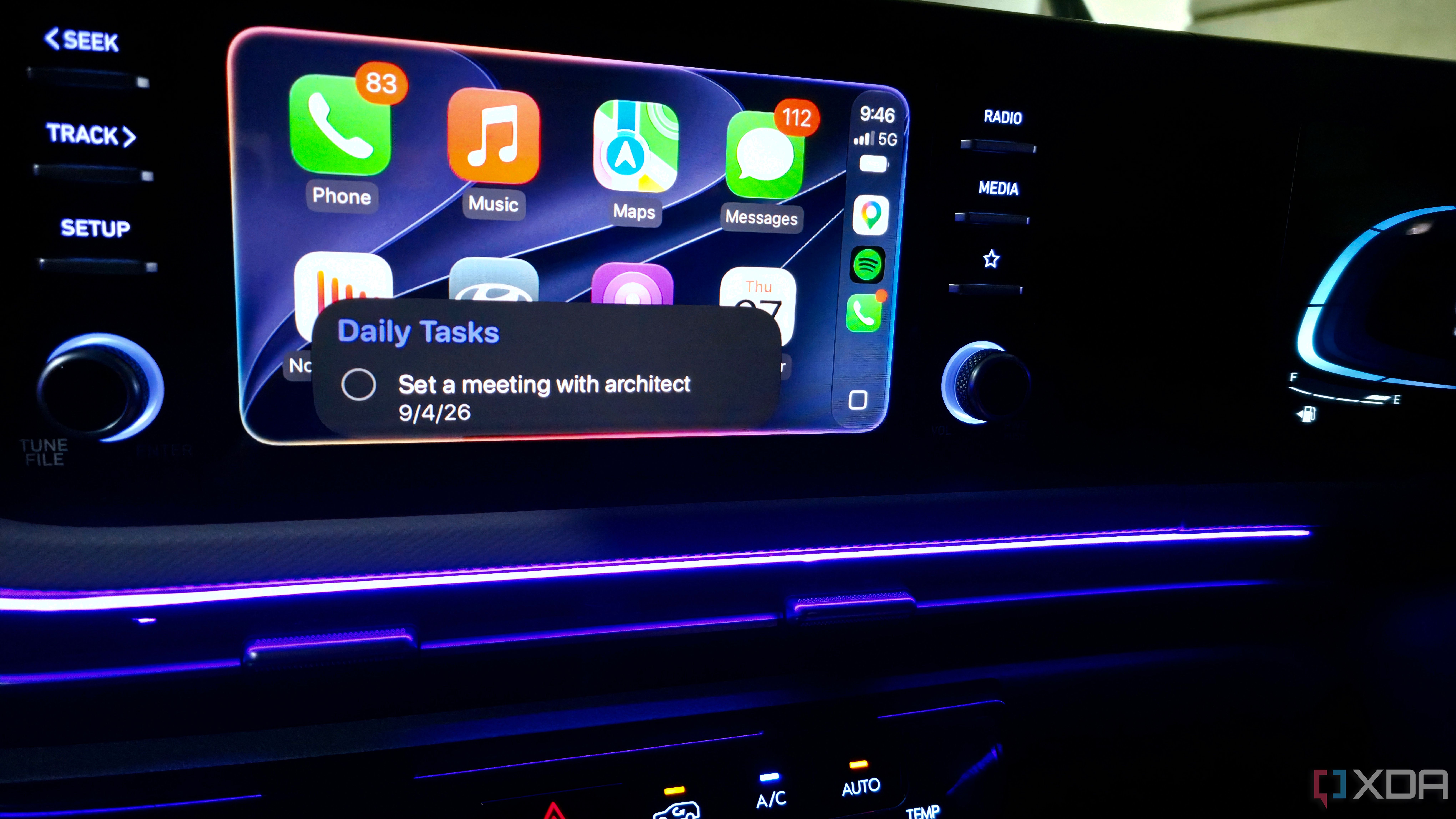 comparison between voice commands on Android Auto and CarPlay