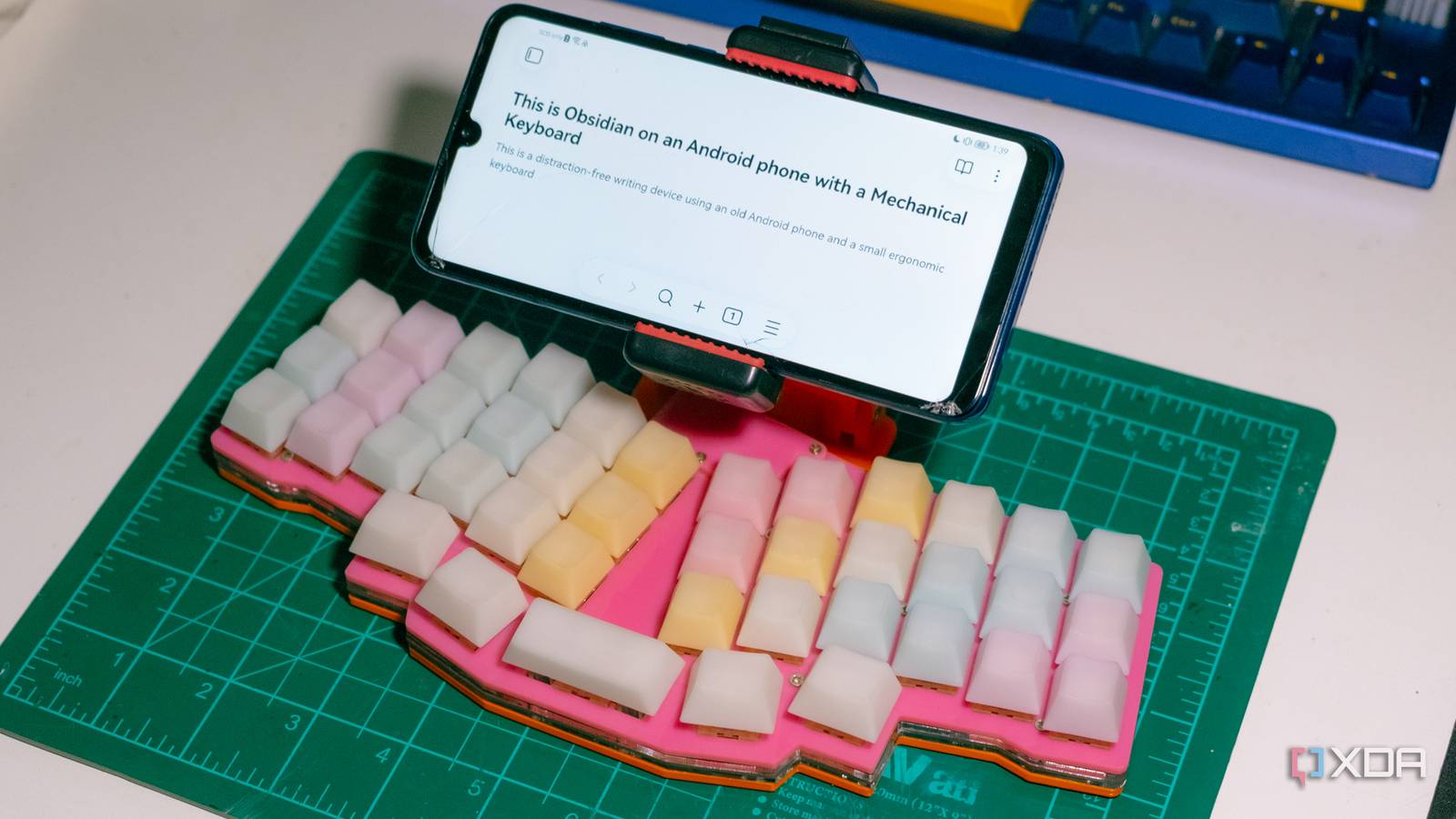 I turned my old Android phone into a distraction-free writing device