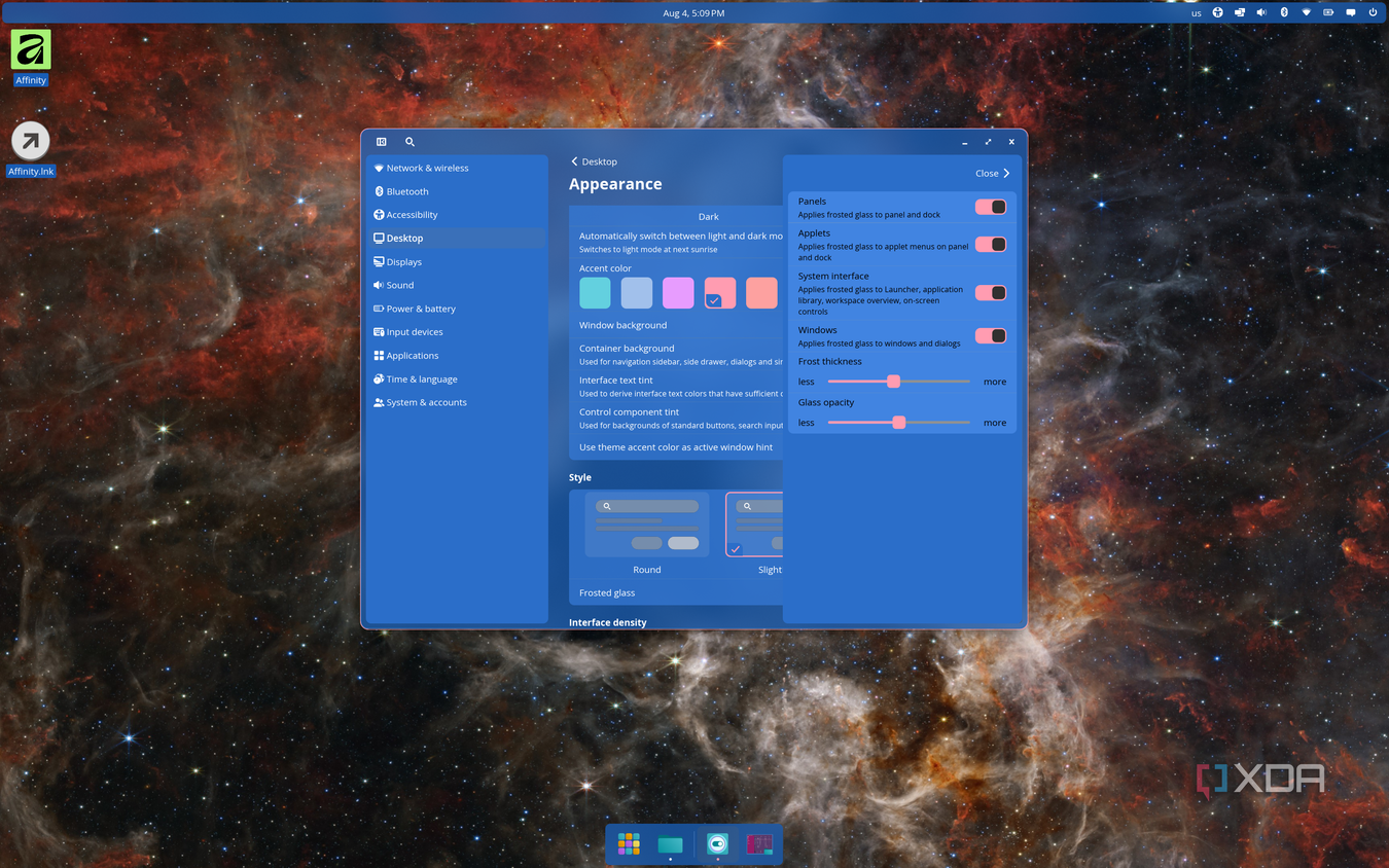Переход на COSMIC: почему я сменил рабочий стол в Linux Screenshot of COSMIC settings showing options for customizing the frosted glass effect. The desktop has a blue theme applied