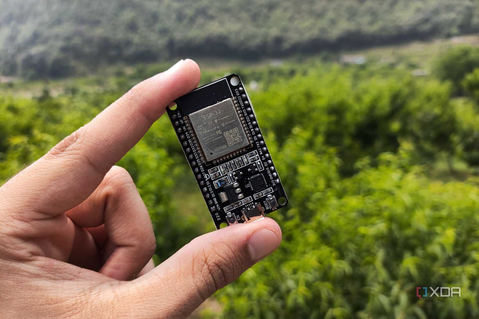 Микроконтроллер ESP32 на плате