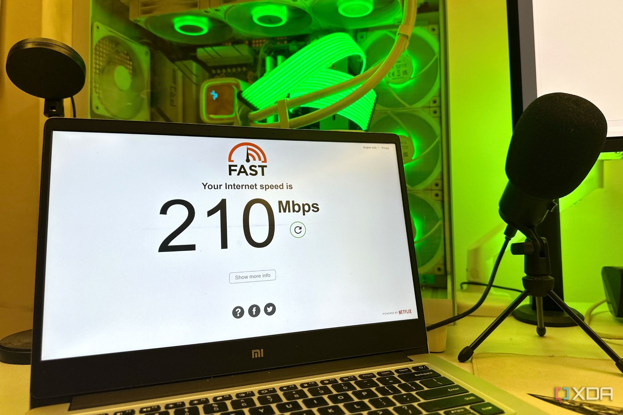 Internet speed test on laptop via Fast.com