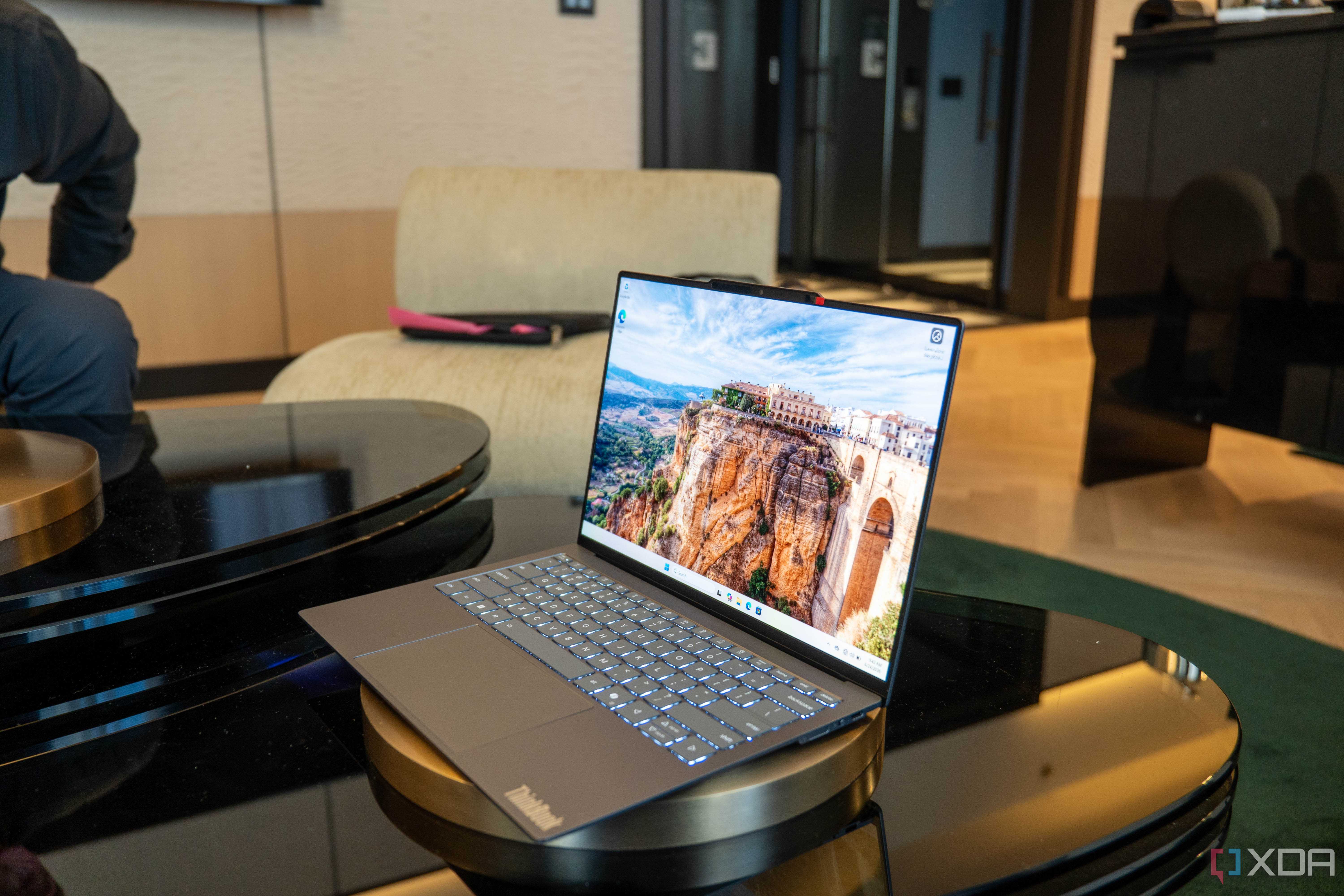 Lenovo ThinkBook Aeroblade Concept-4