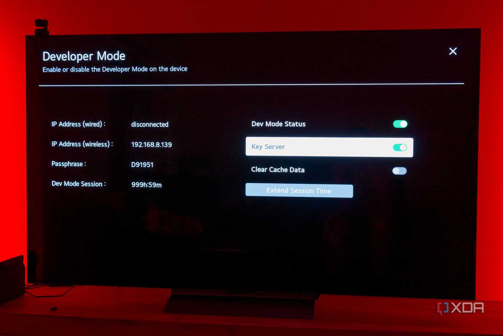 개발자 모드 및 키 서버가 활성화된 개발자 모드 앱이 포함된 LG TV