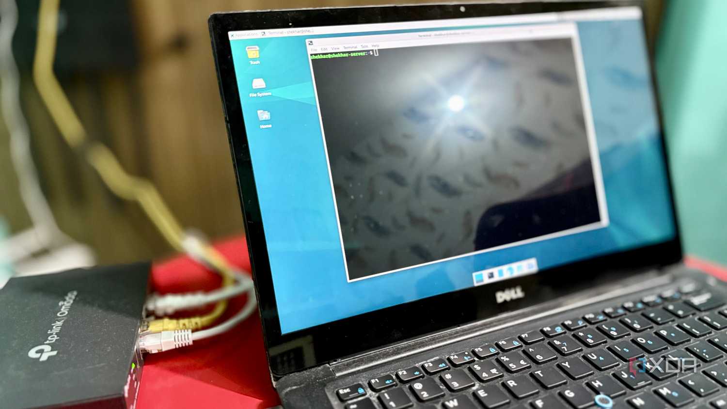 Почему старый ноутбук — лучший выбор для домашнего сервера A terminal window open directly on the laptop while troubleshooting network issues