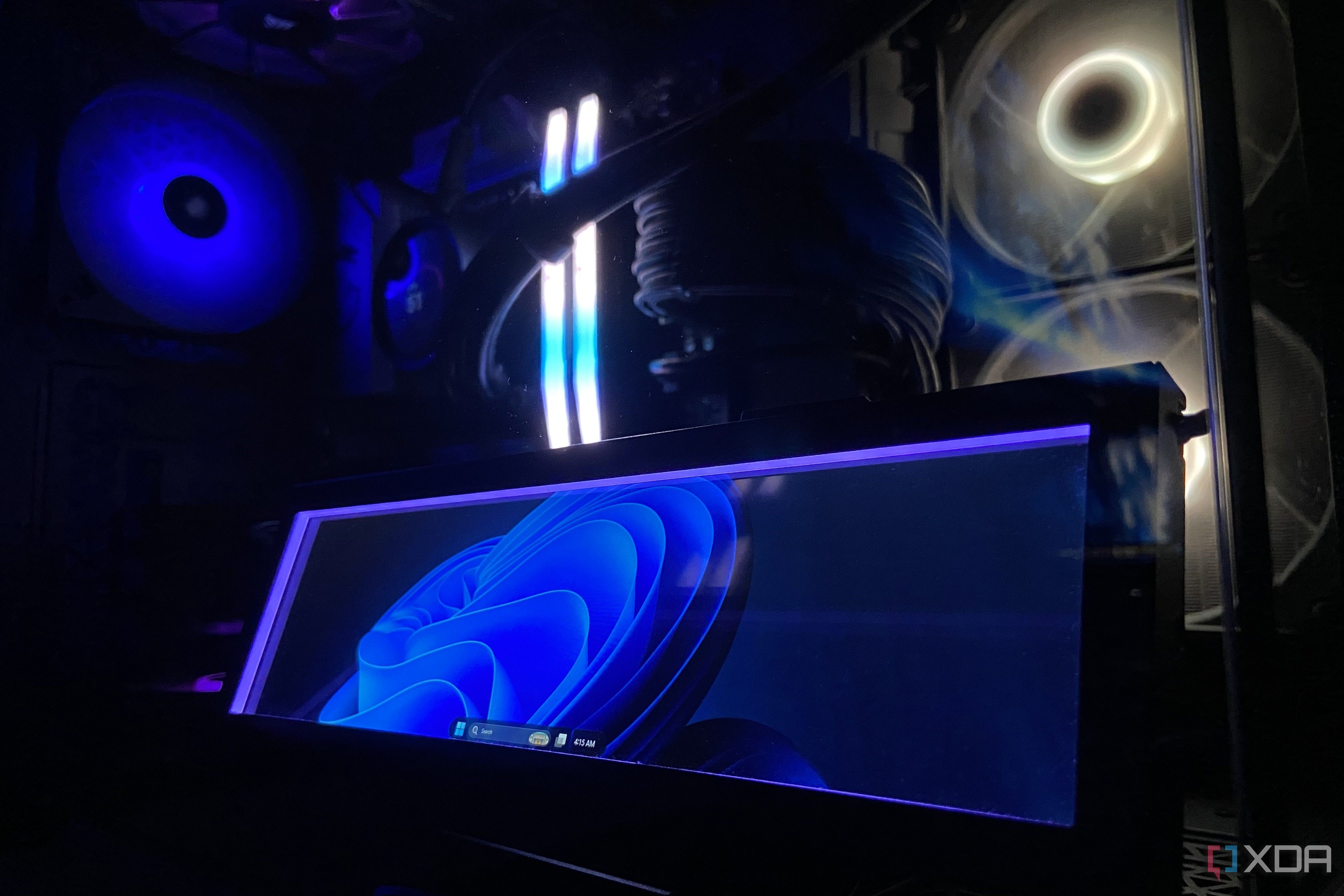 Lian Li USB screen becomes Windows taskbar