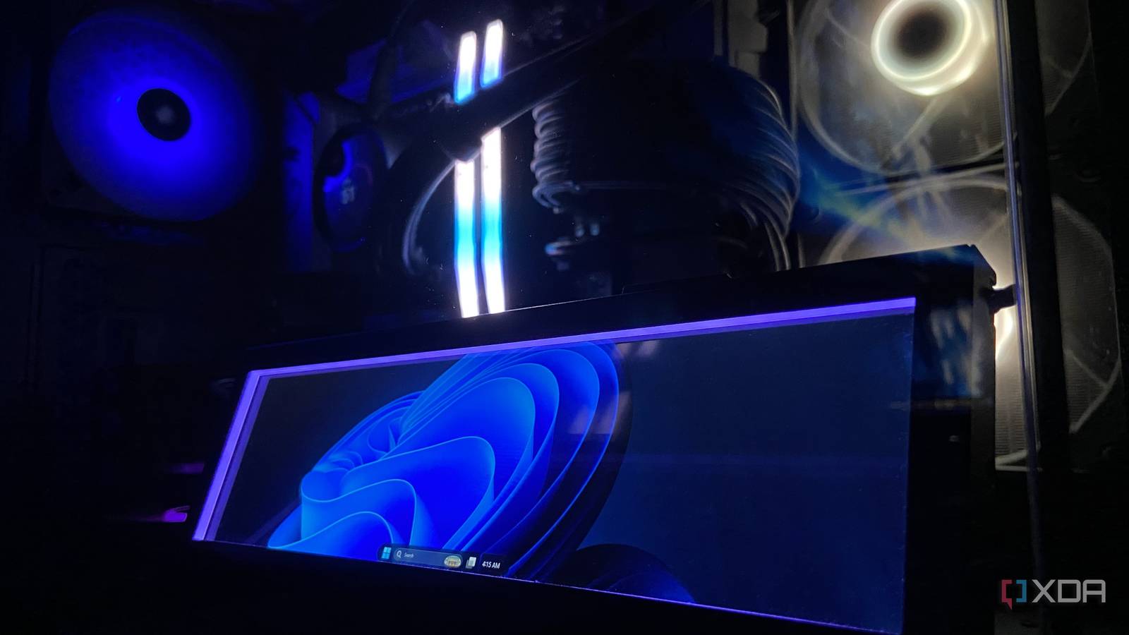 I bought a tiny USB screen to watch my PC's temperatures, but it ended up running my Windows taskbar