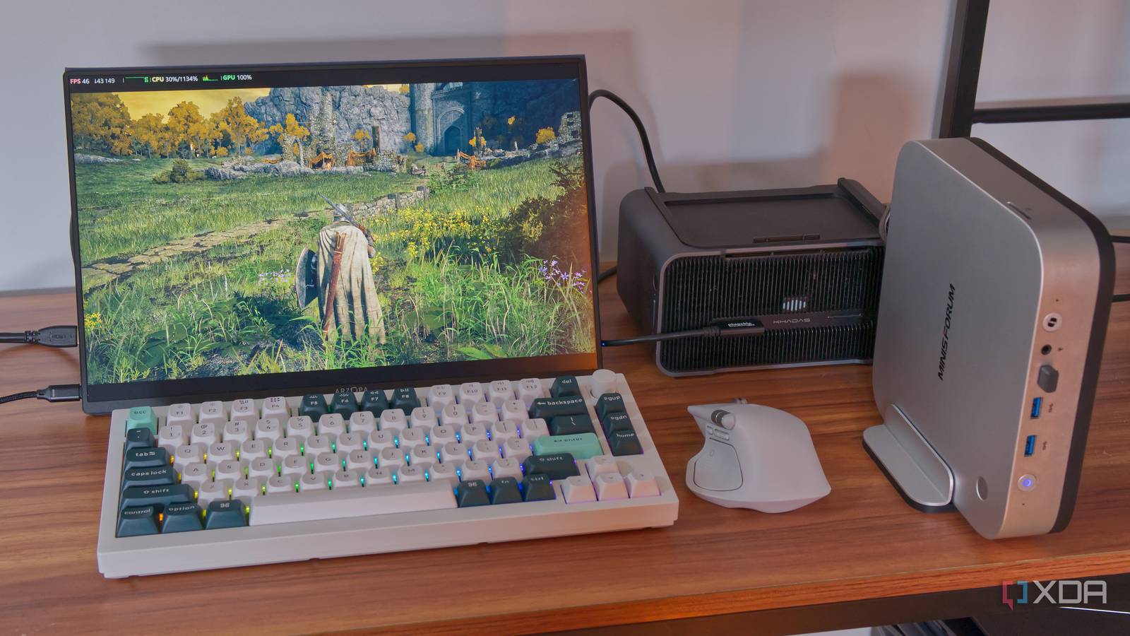 Mini PC compact alimentant des GPU desktop par un seul câble