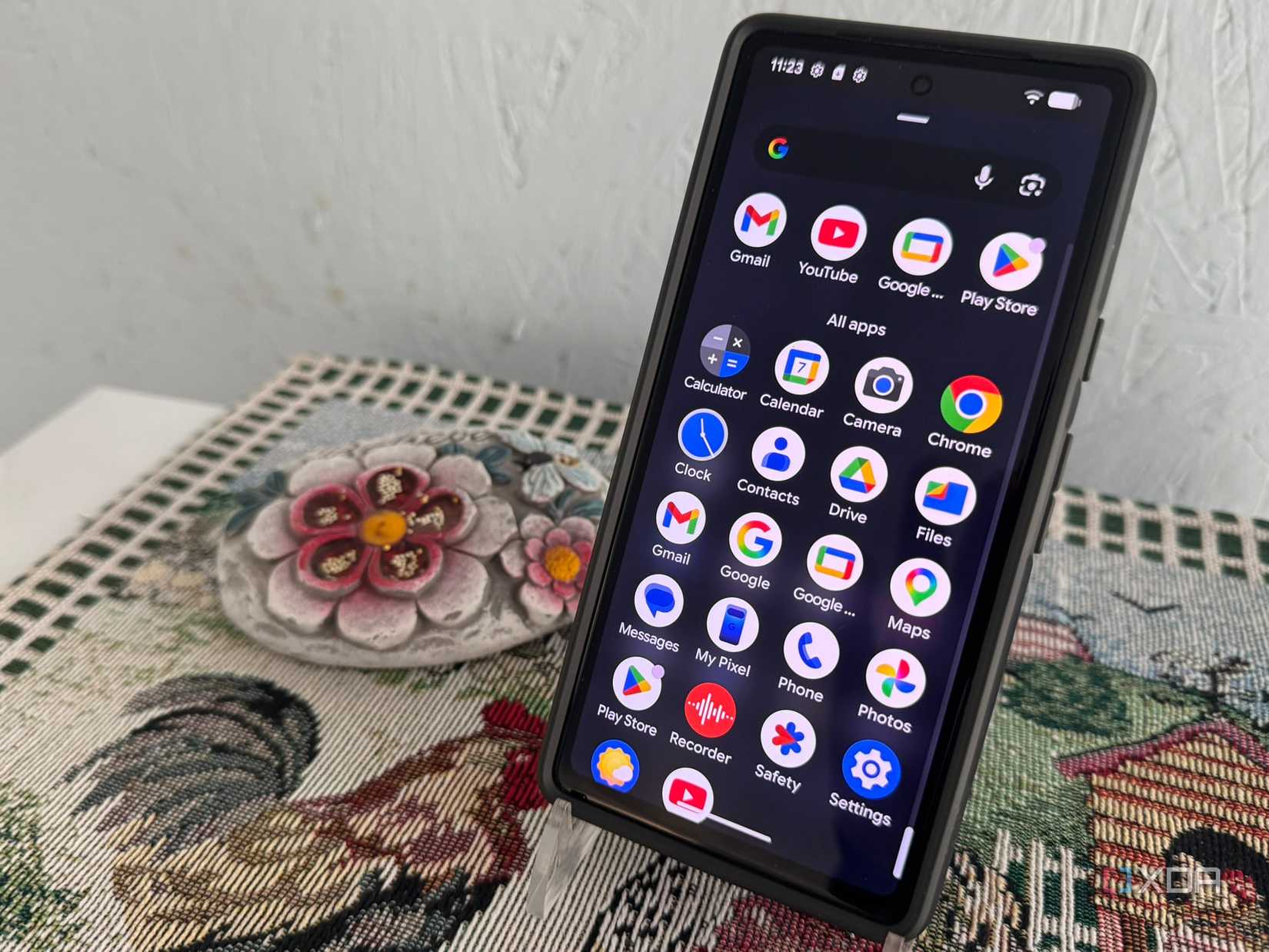 Shows Base Apps installed on Pixel