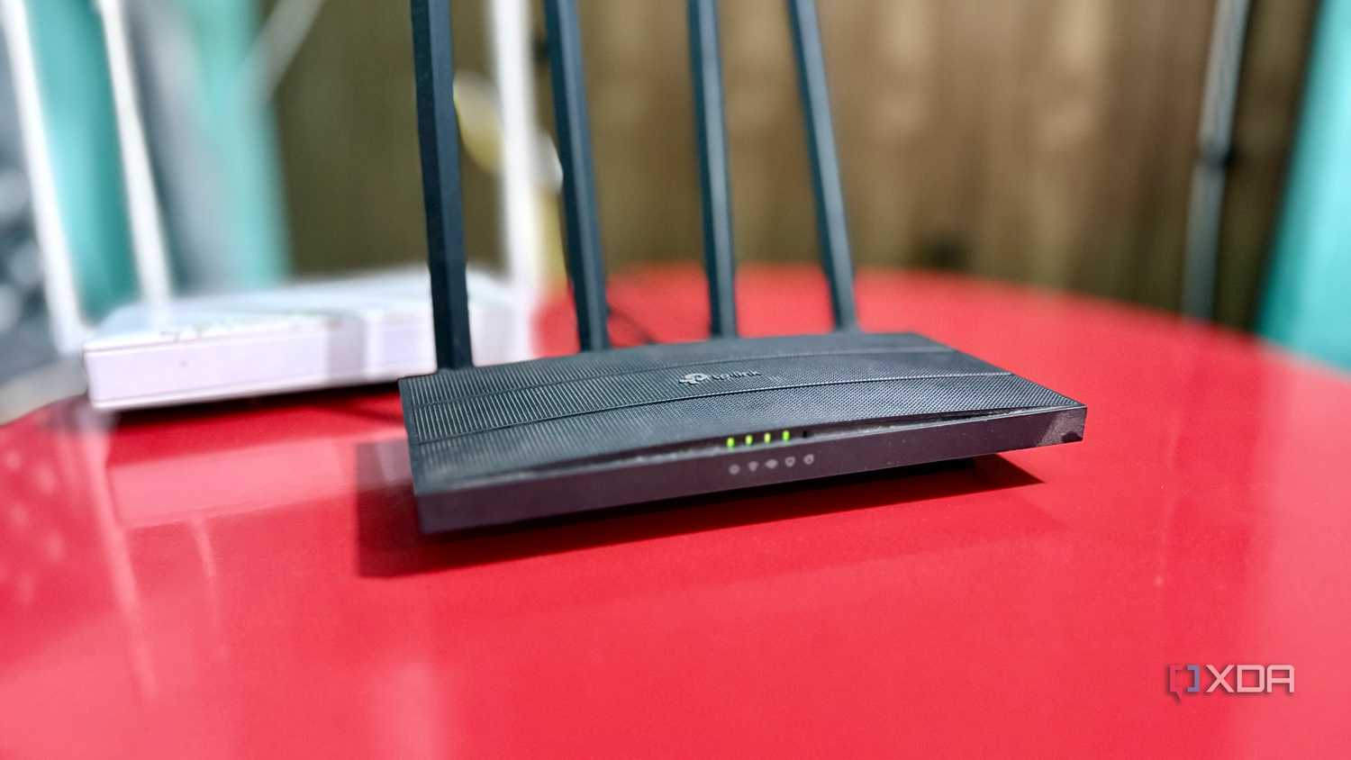 Как увеличить скорость Wi-Fi через настройку ширины канала Роутер TP-Link Archer C6 с поднятыми антеннами