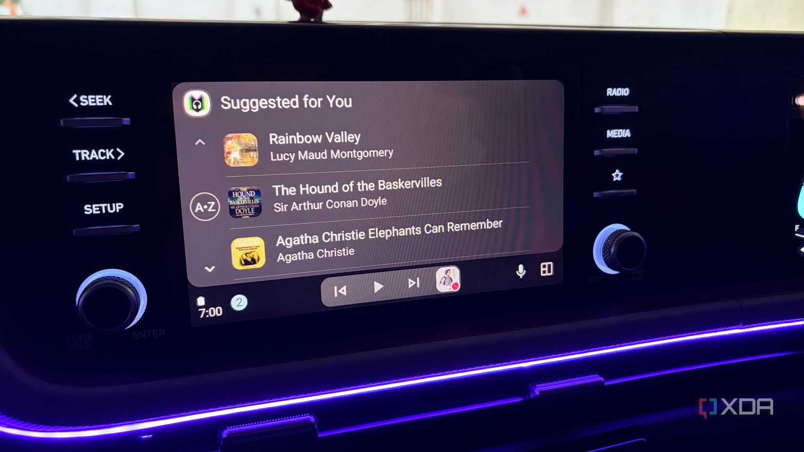 Интерфейс приложения LibriVox Audio Books в Android Auto