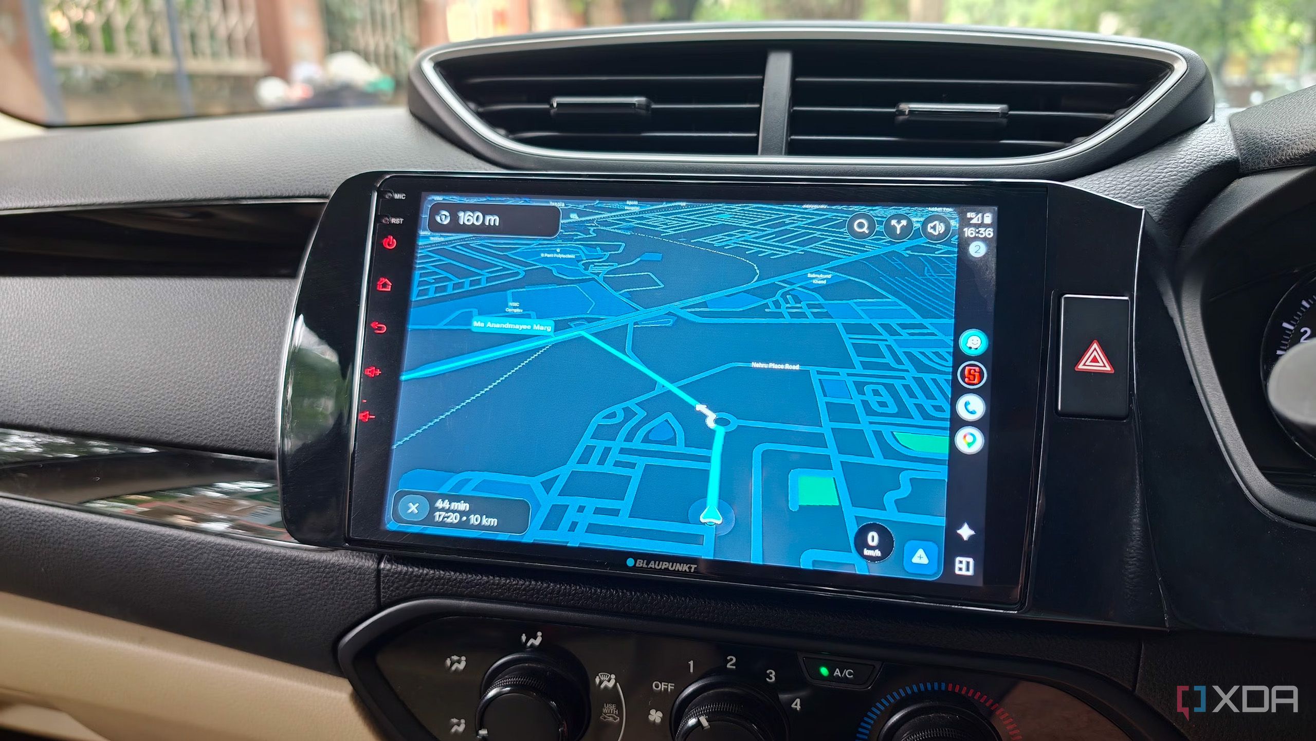 Waze on Android Auto 