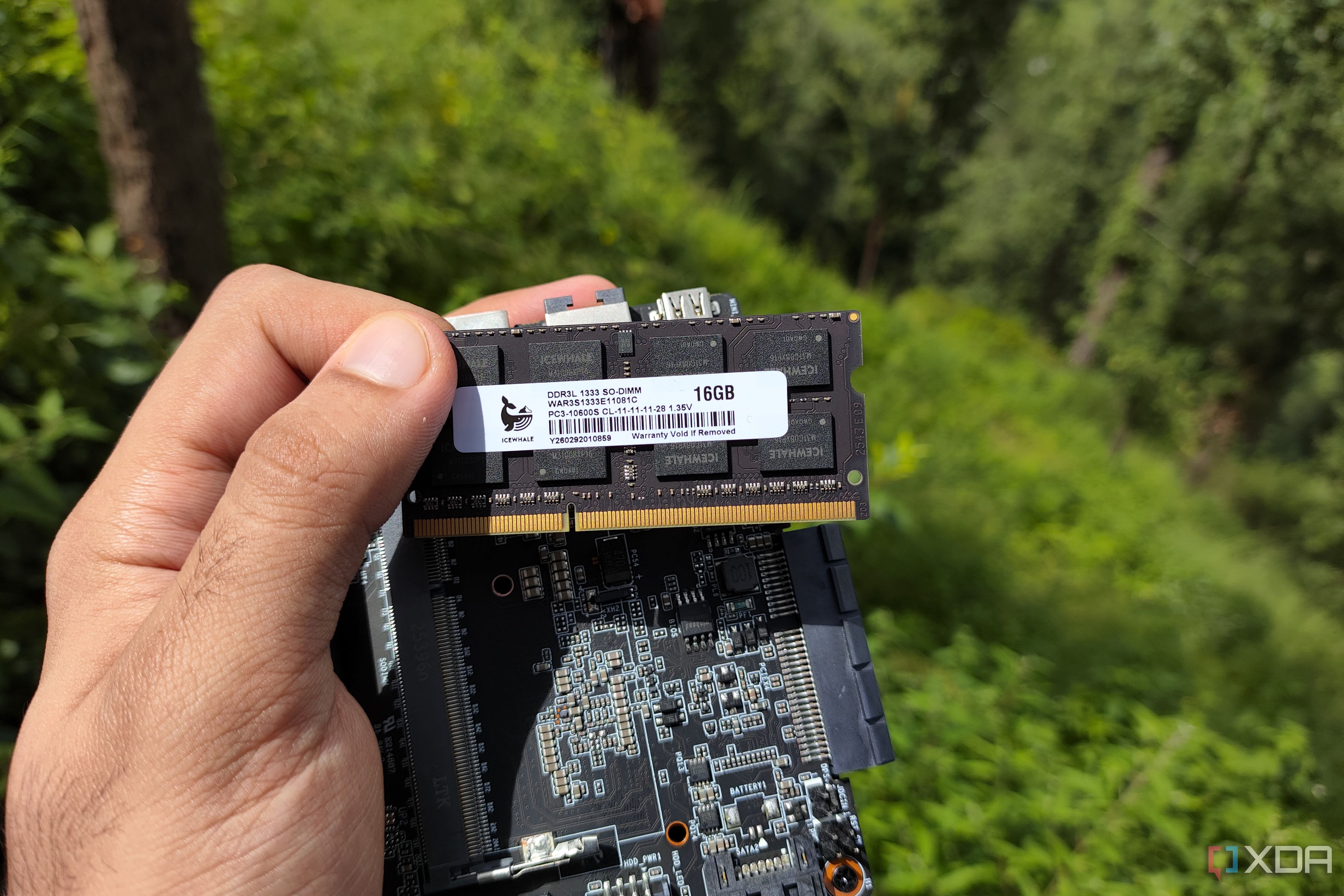 A person holding a ZimaBlade SBC and a 16GB DDR3L memory stick
