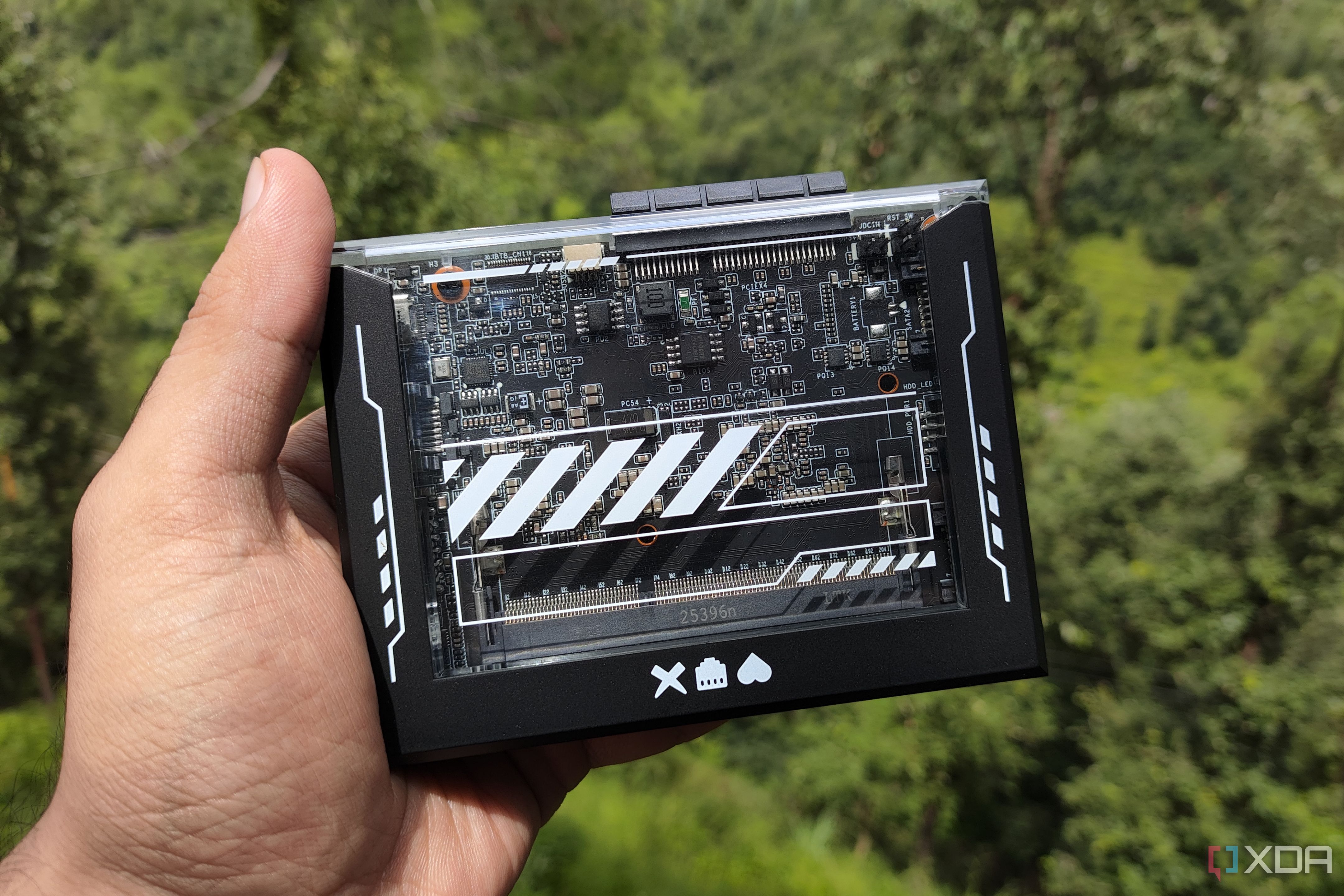 ZimaBlade Beats Raspberry Pi for DIY NAS Builds